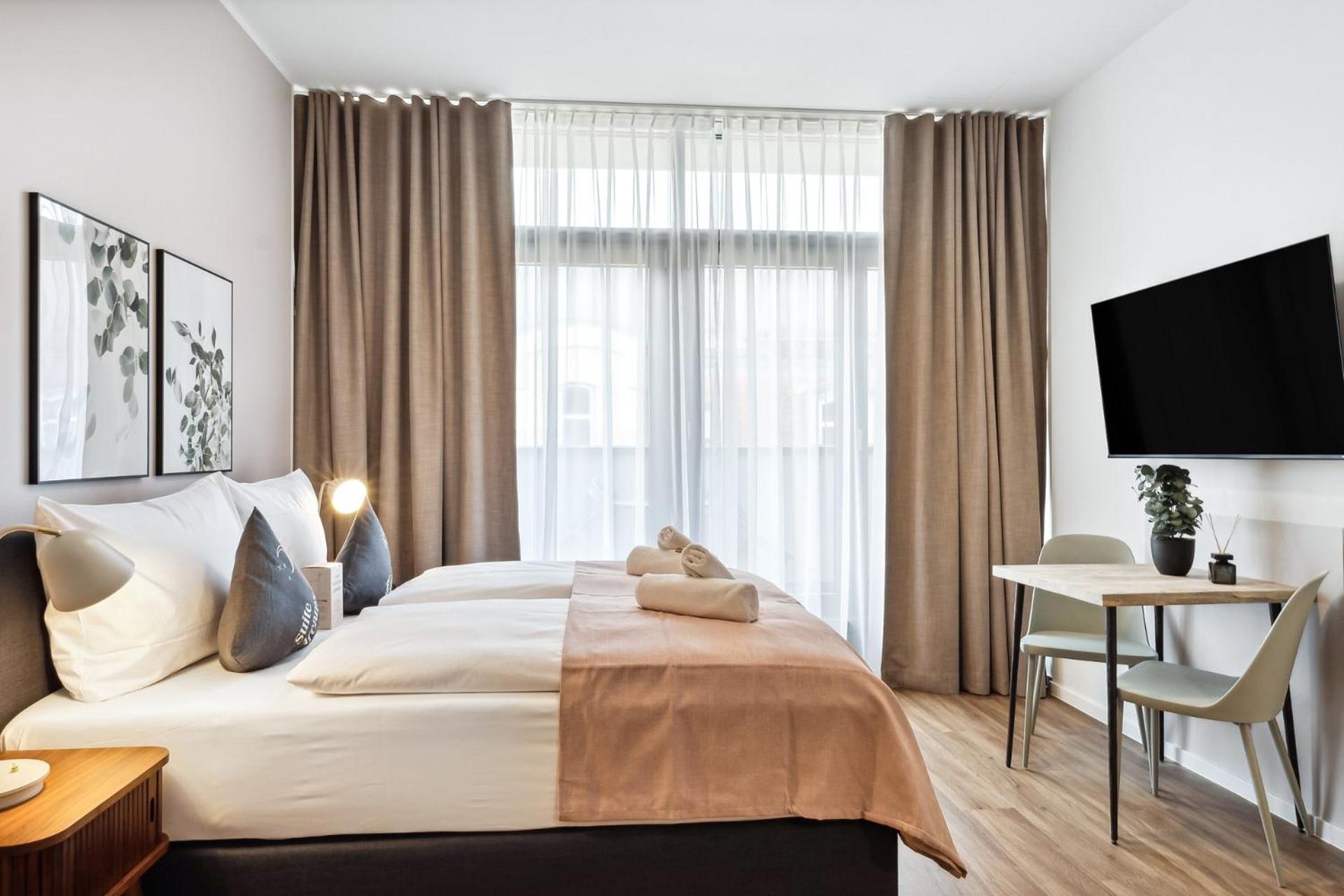 Suite with Balcony - Photo 6