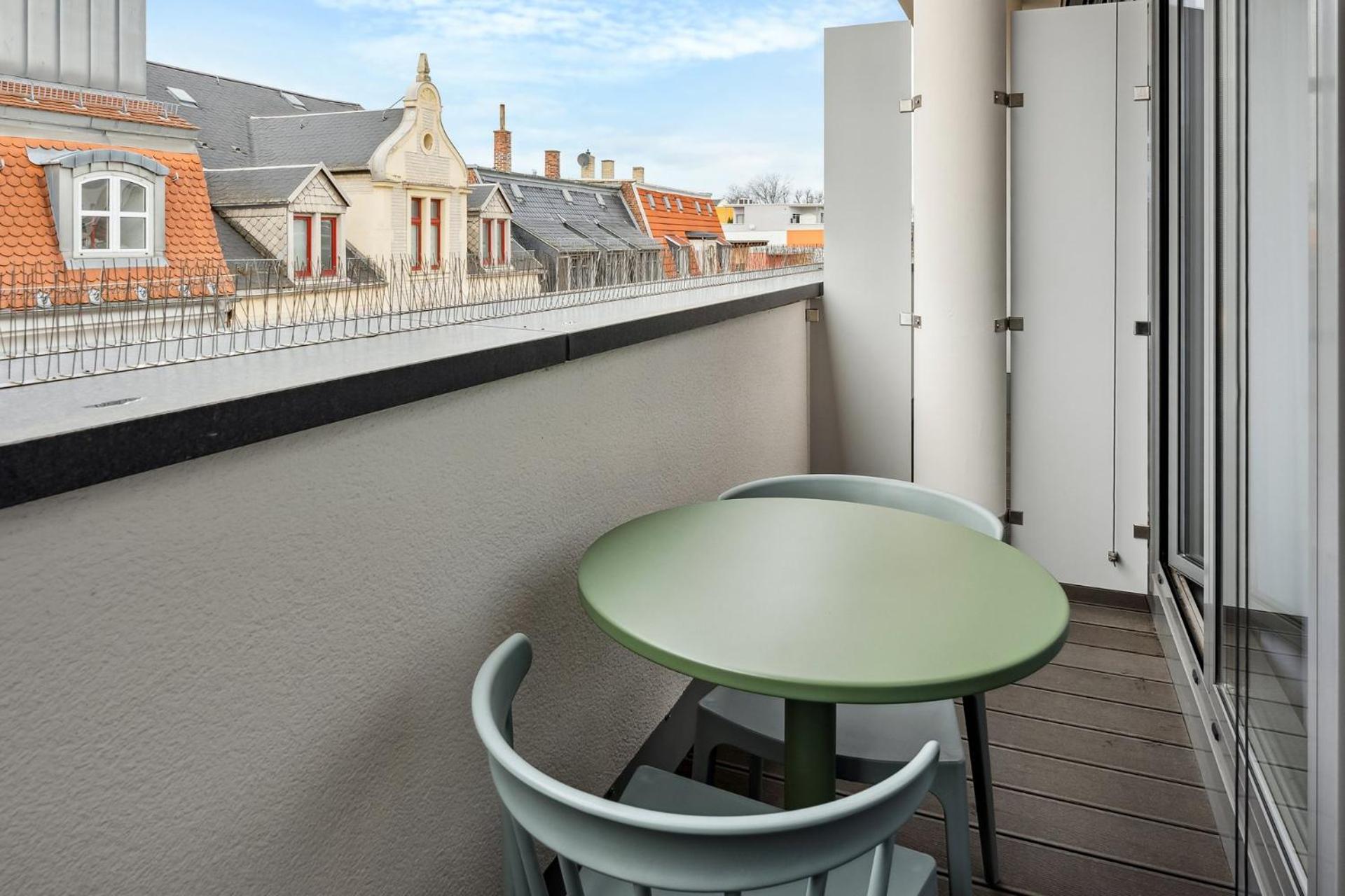 Suite with Balcony - Photo 8