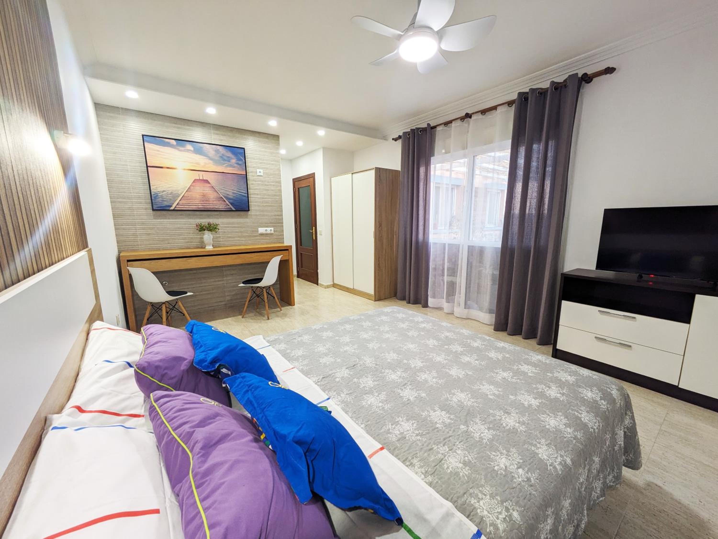 Double Room with Private Bathroom - Photo 25