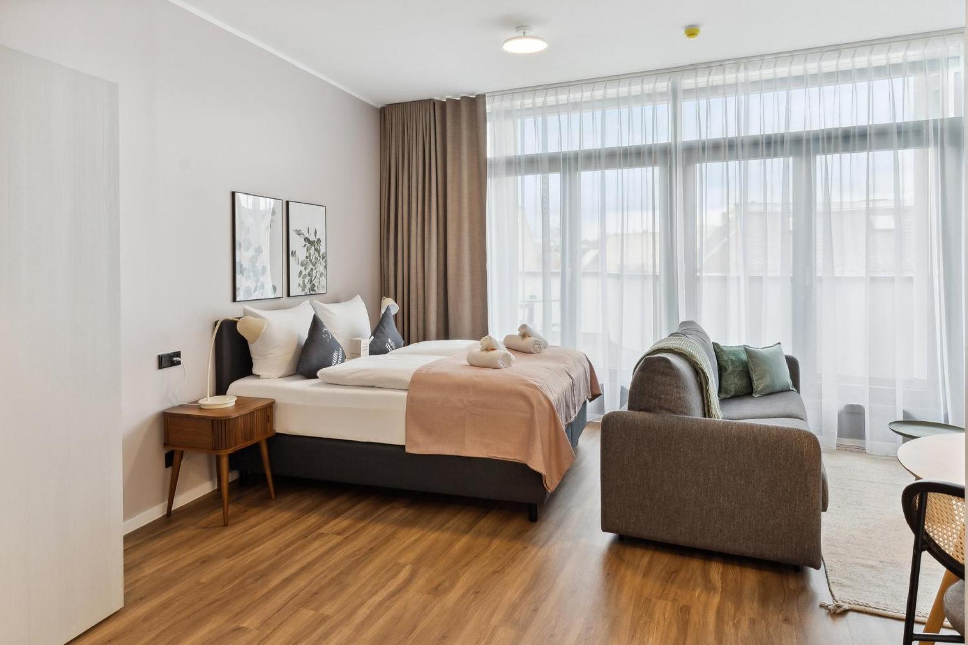 Economy suite with sofa bed & balcony photo 3