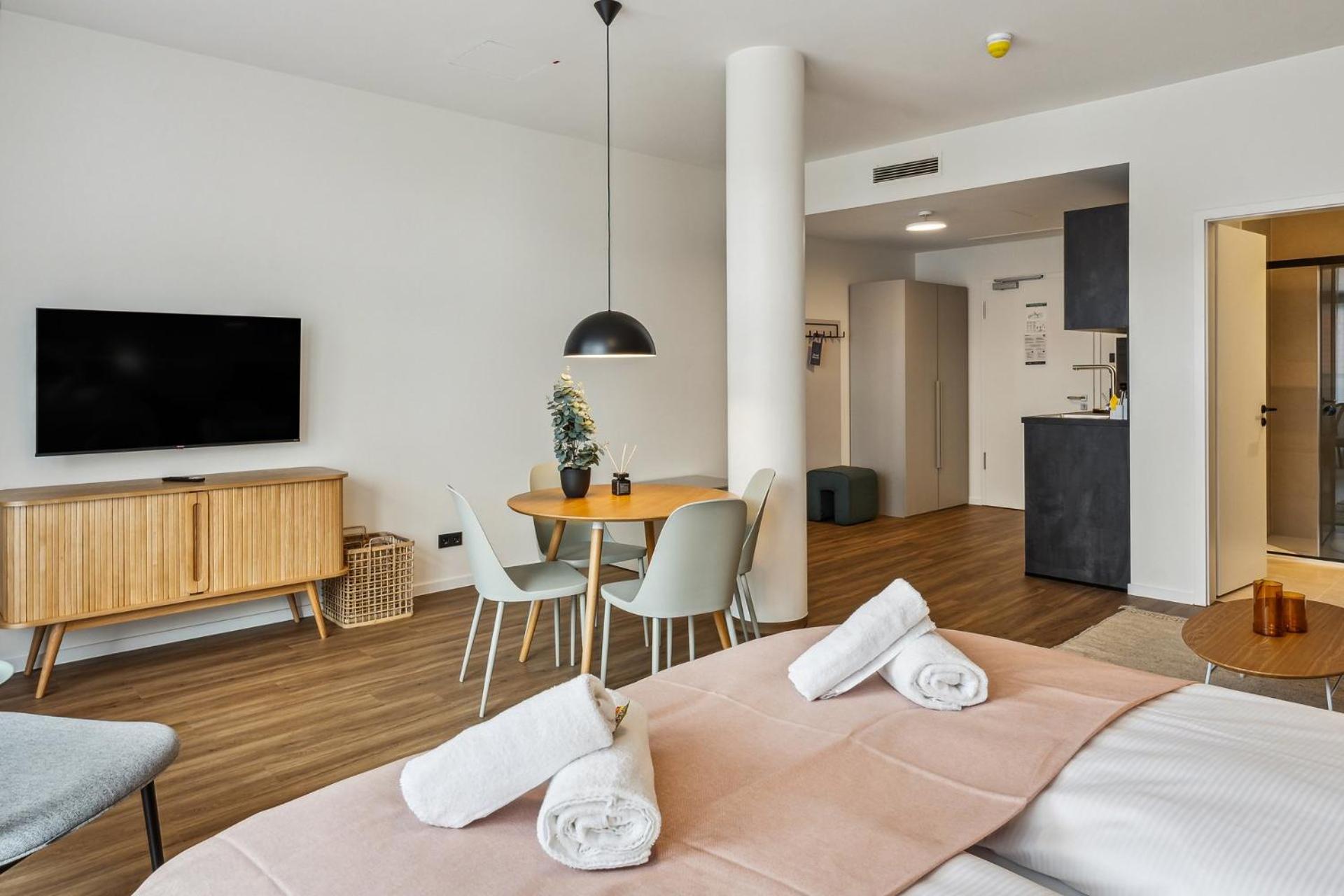 Comfort suite with sofa bed & balcony - Photo 8