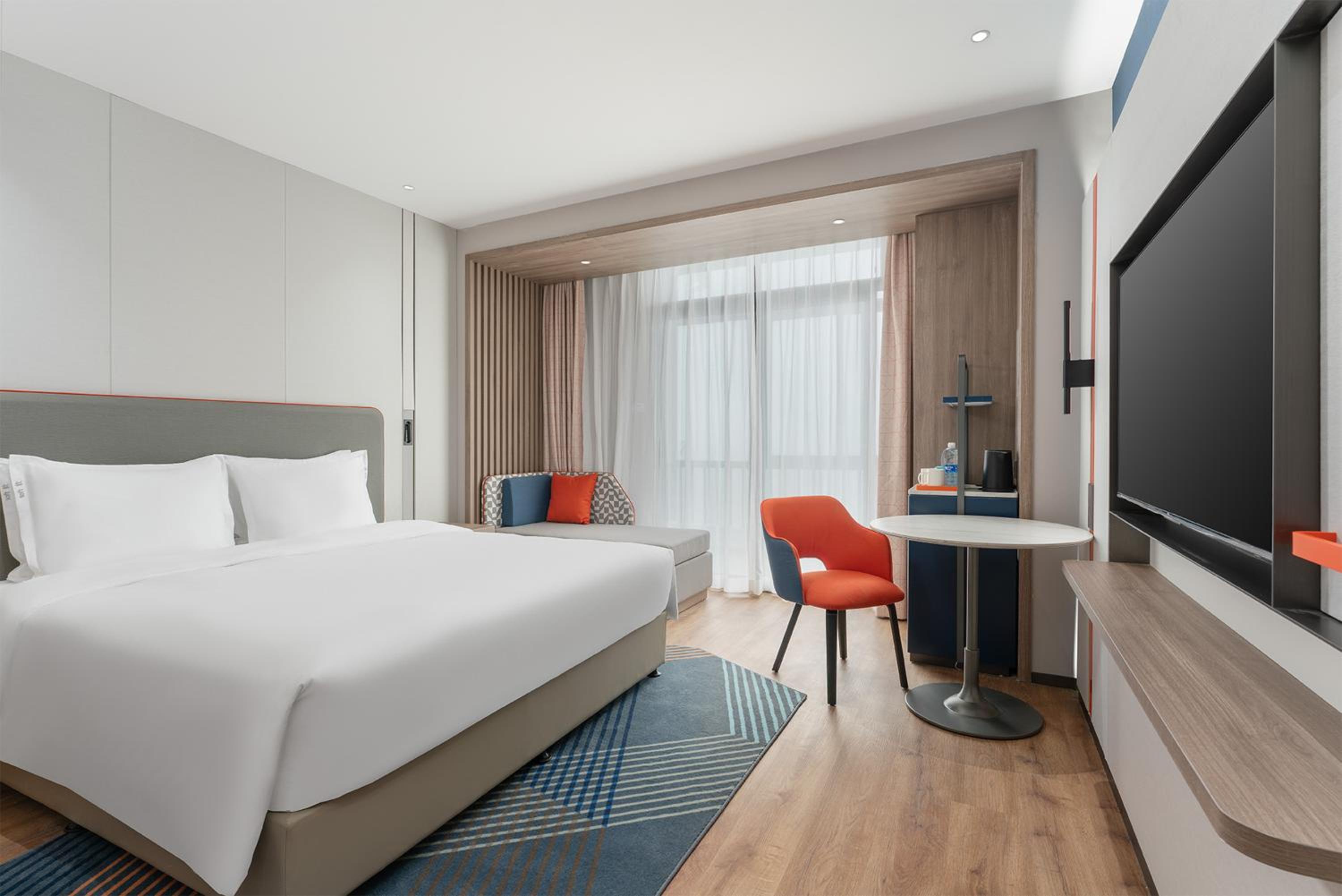 Standard King Room with Balcony photo 3