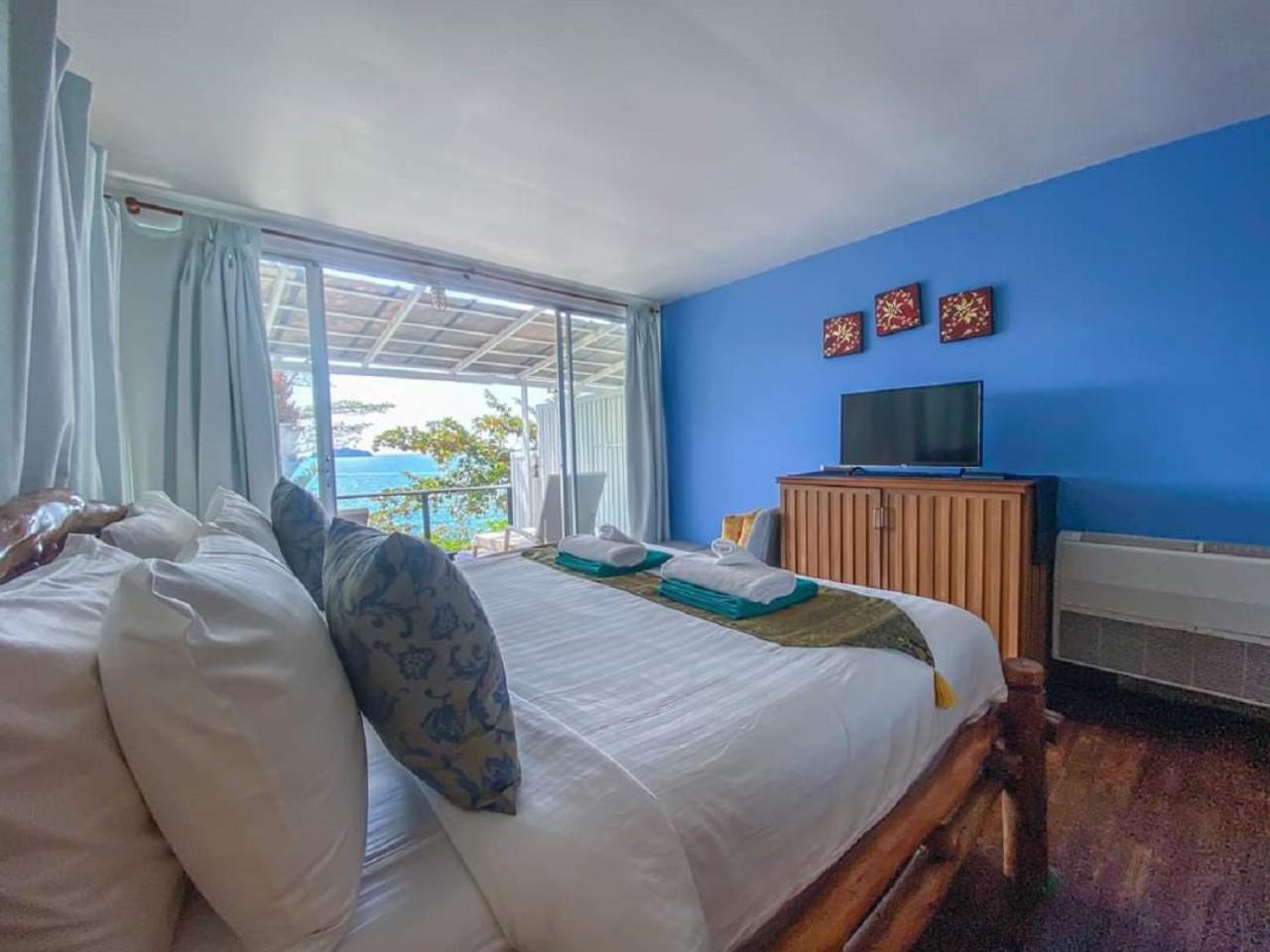 Superior Ocean View - Photo 1