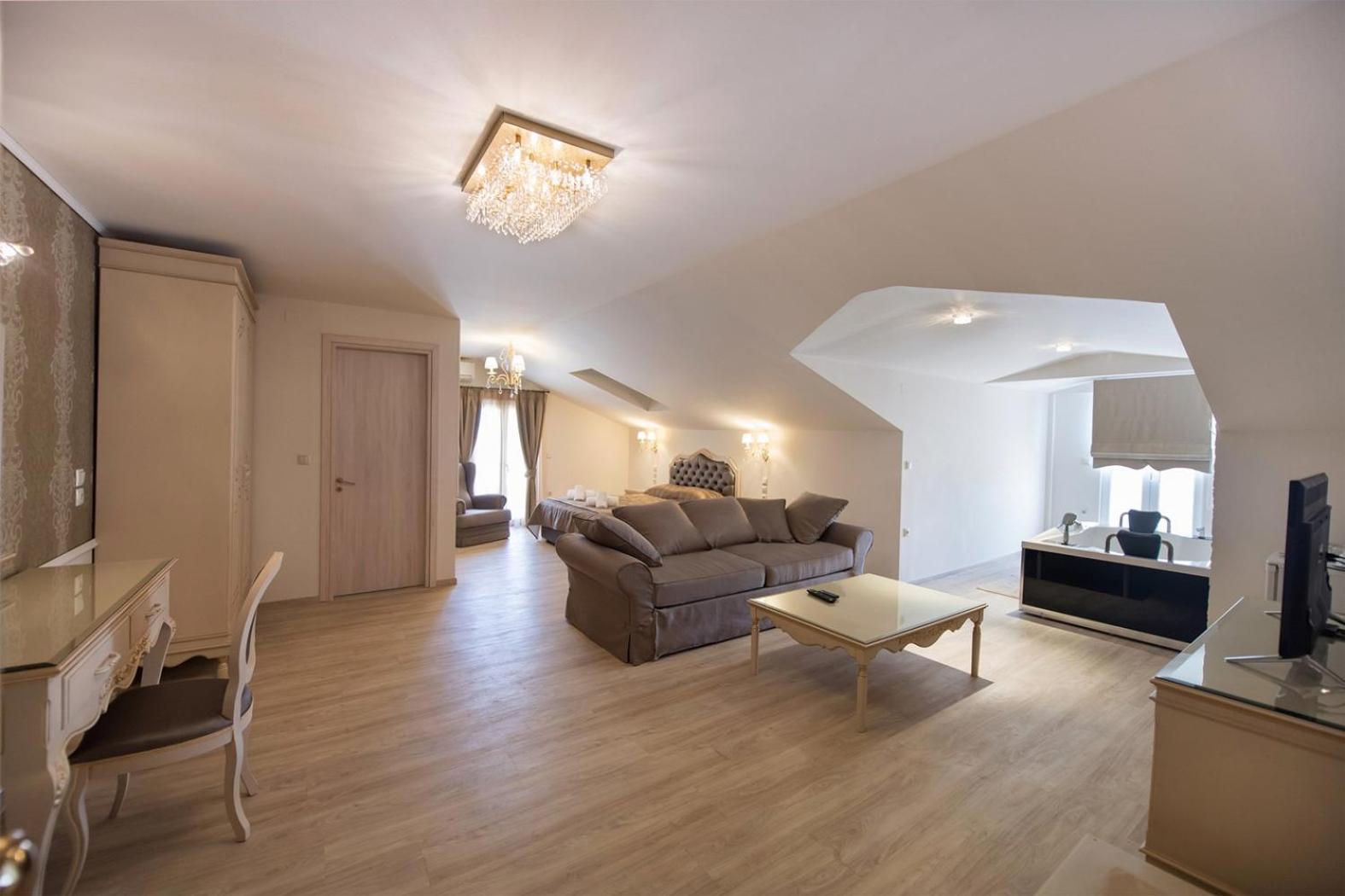 Deluxe Suite with Spa Bath