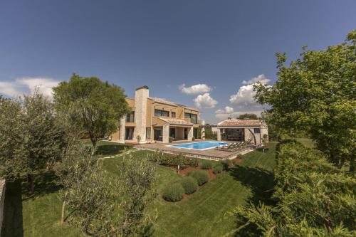 Villa with Private Pool photo 1