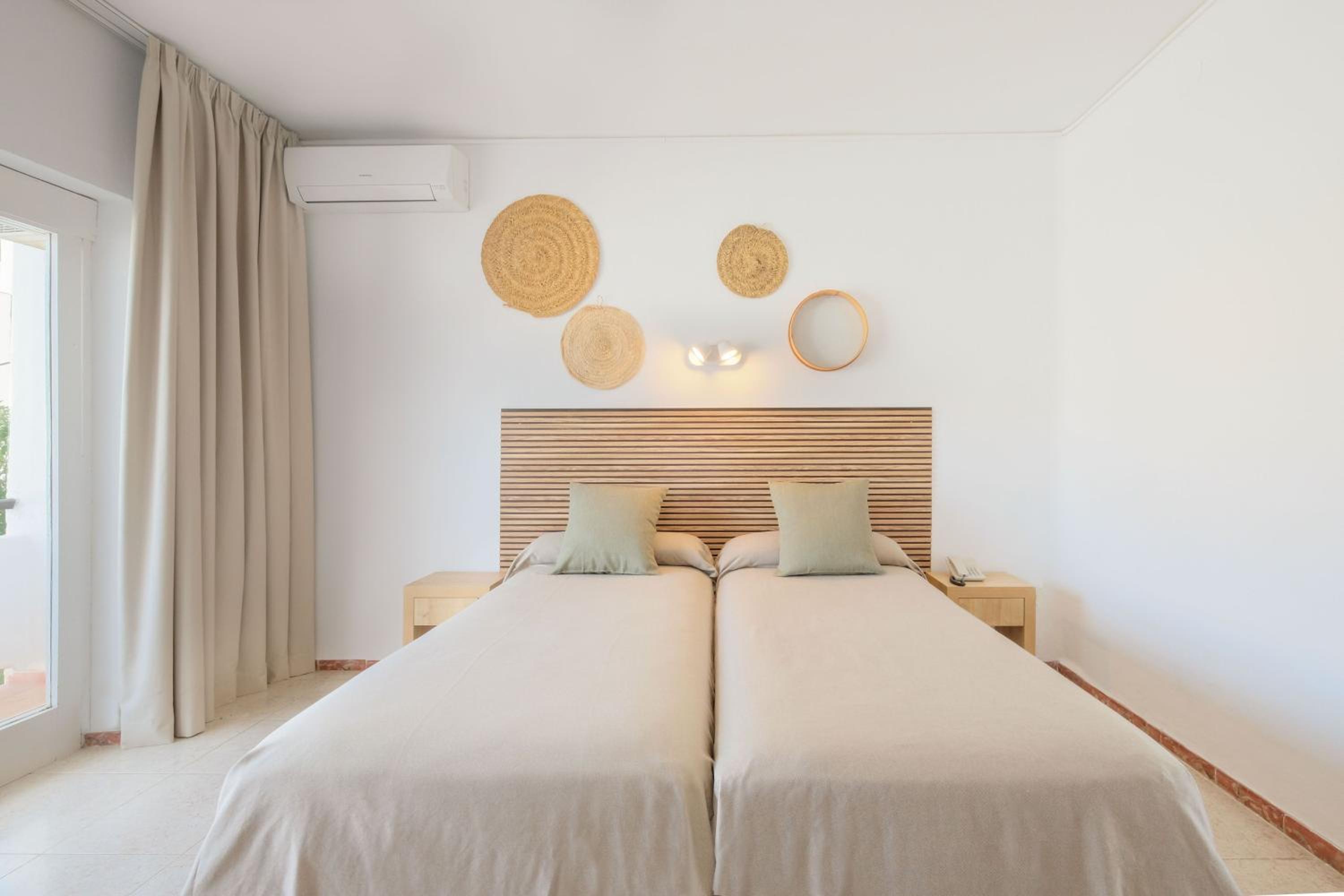 Twin Room - Photo 5