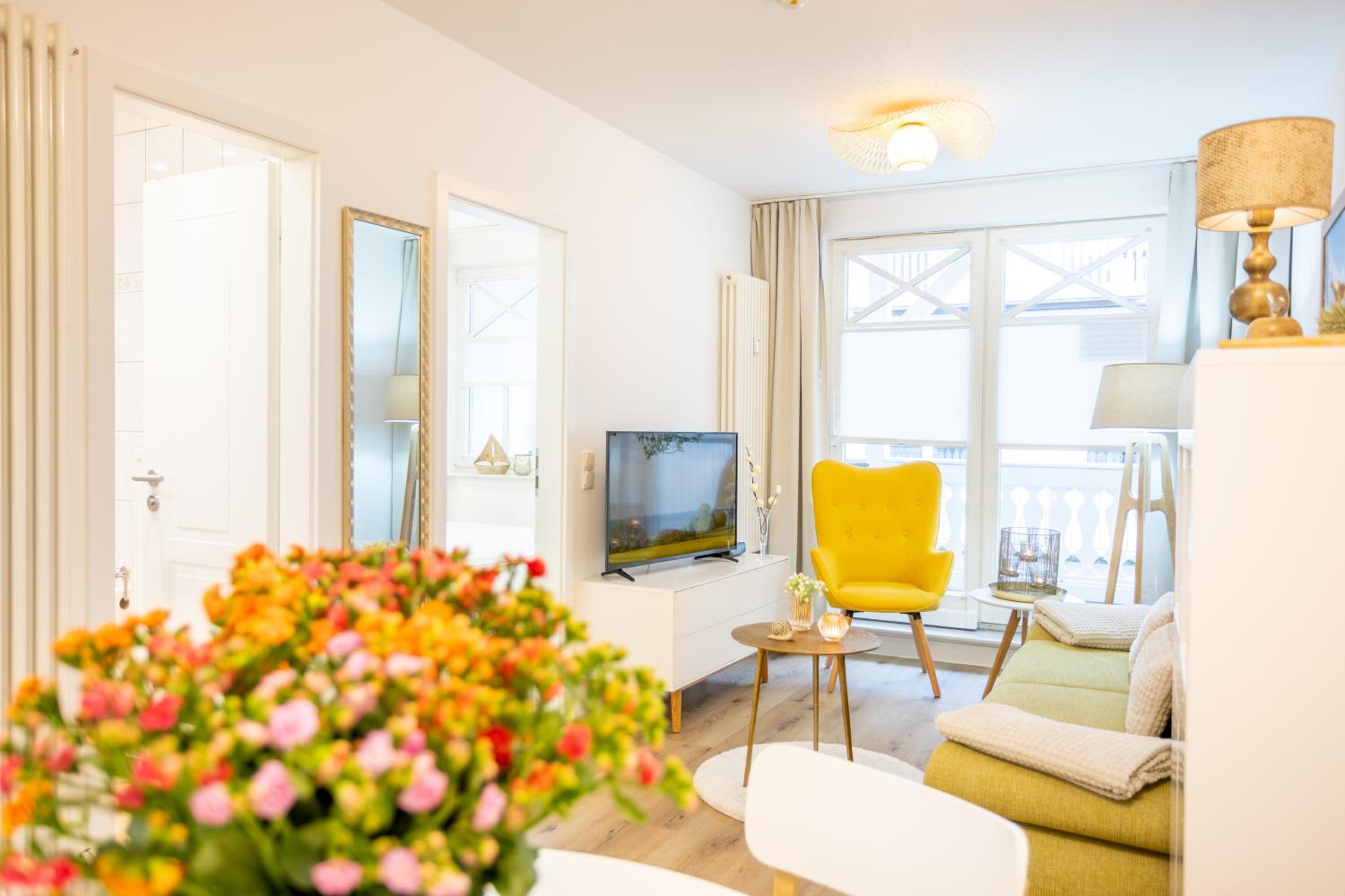 Apartment with Balcony photo 1