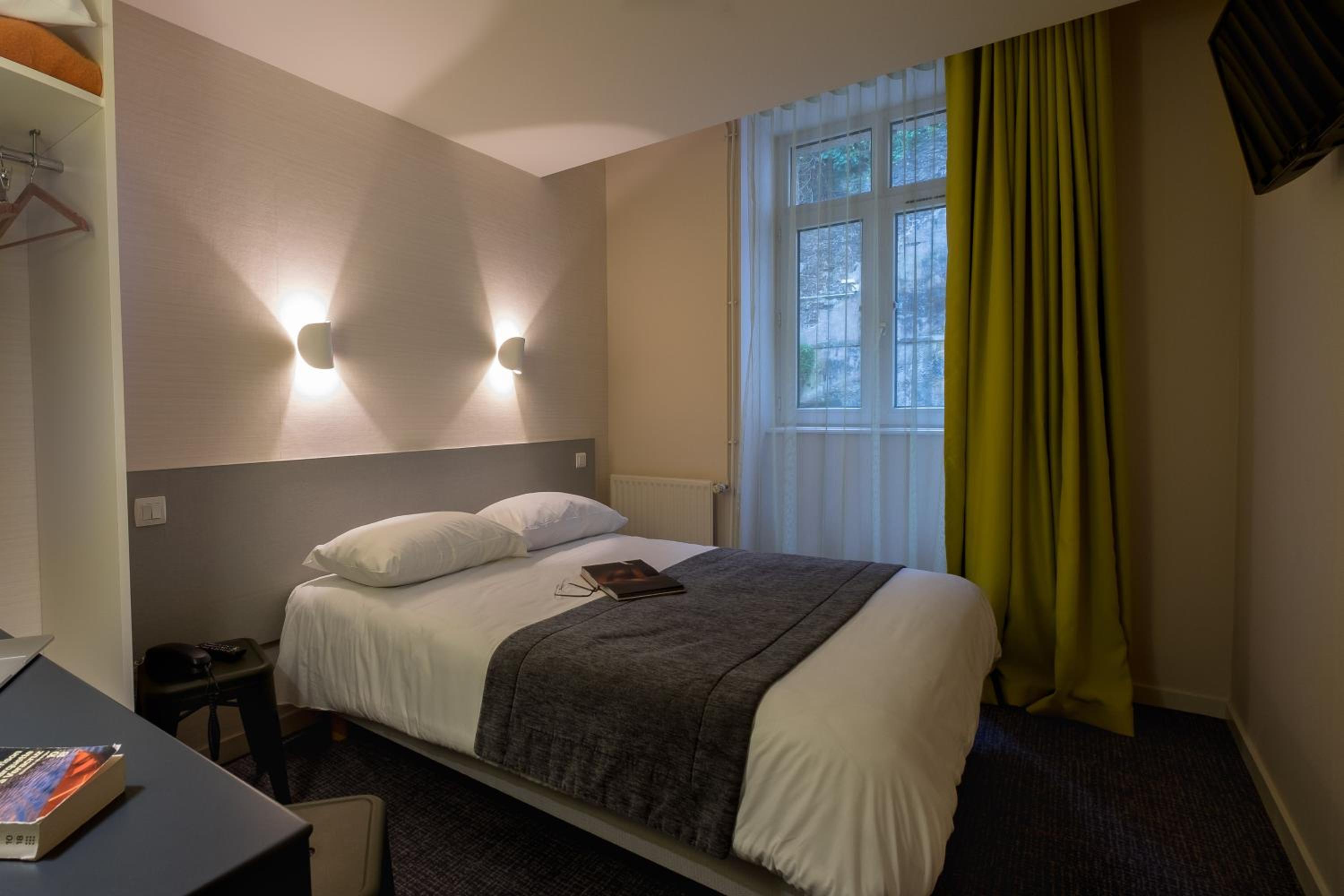 Standard Double Room - Photo 1
