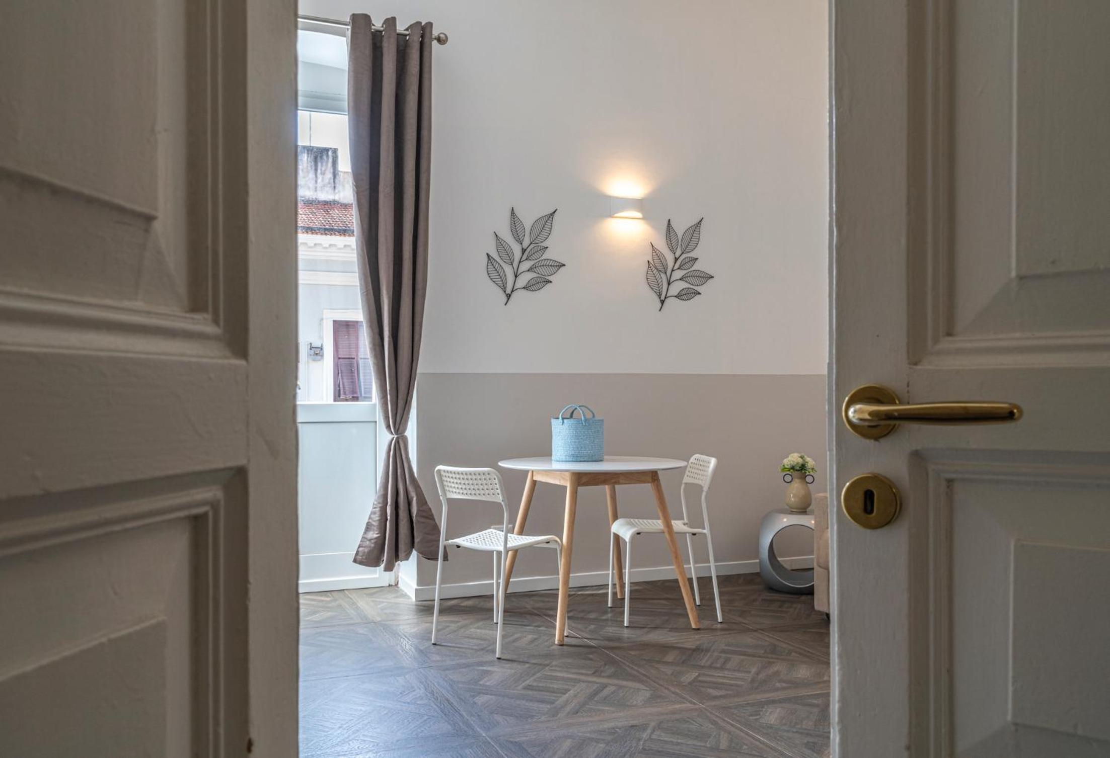 Suite - Photo 9
