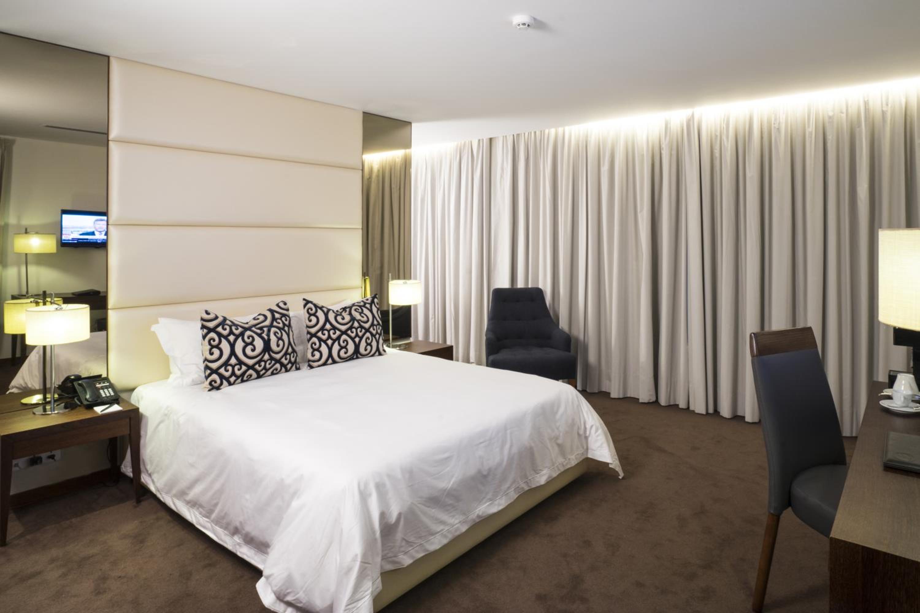 Suite - Photo 1