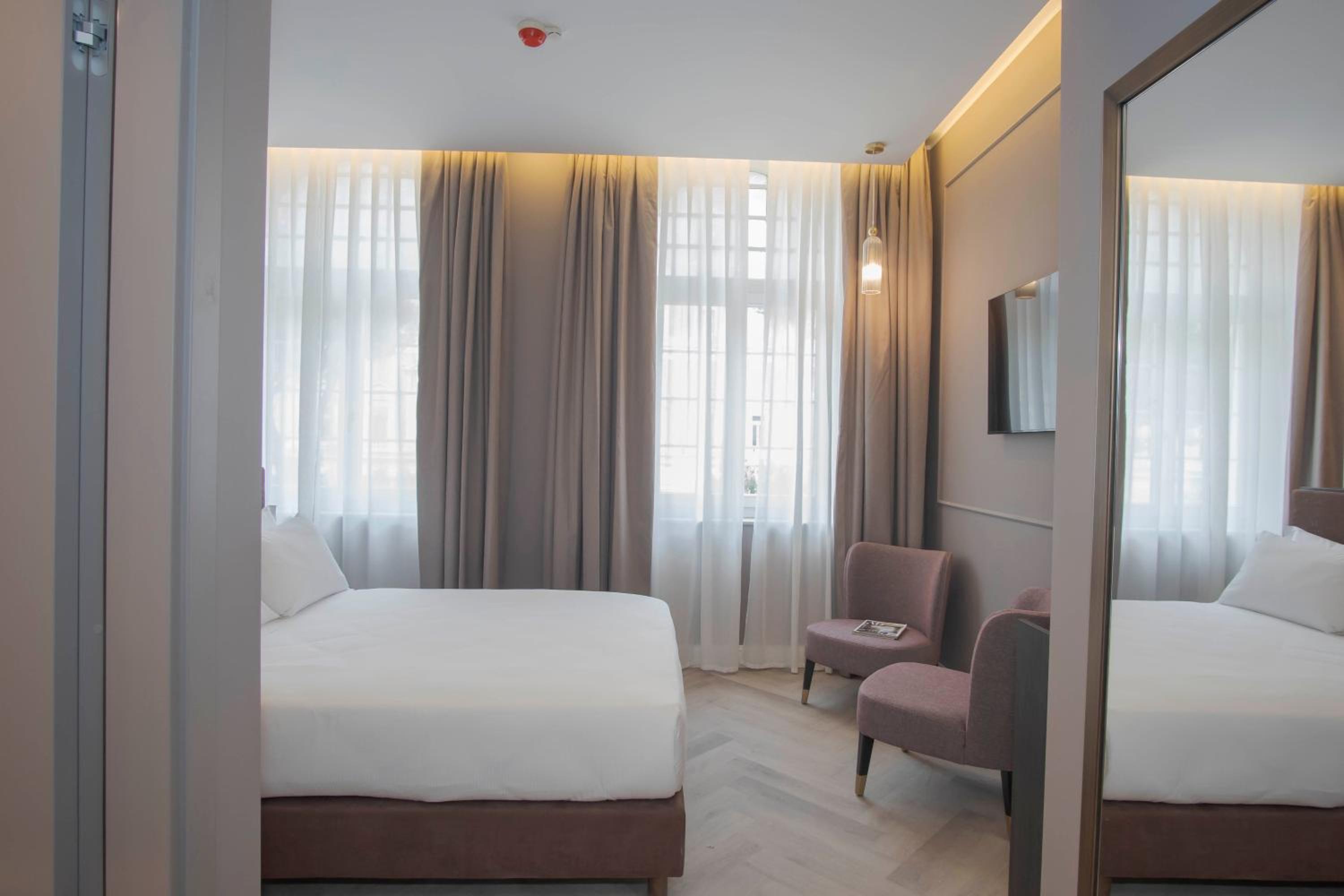 Standard Double Room - Photo 7
