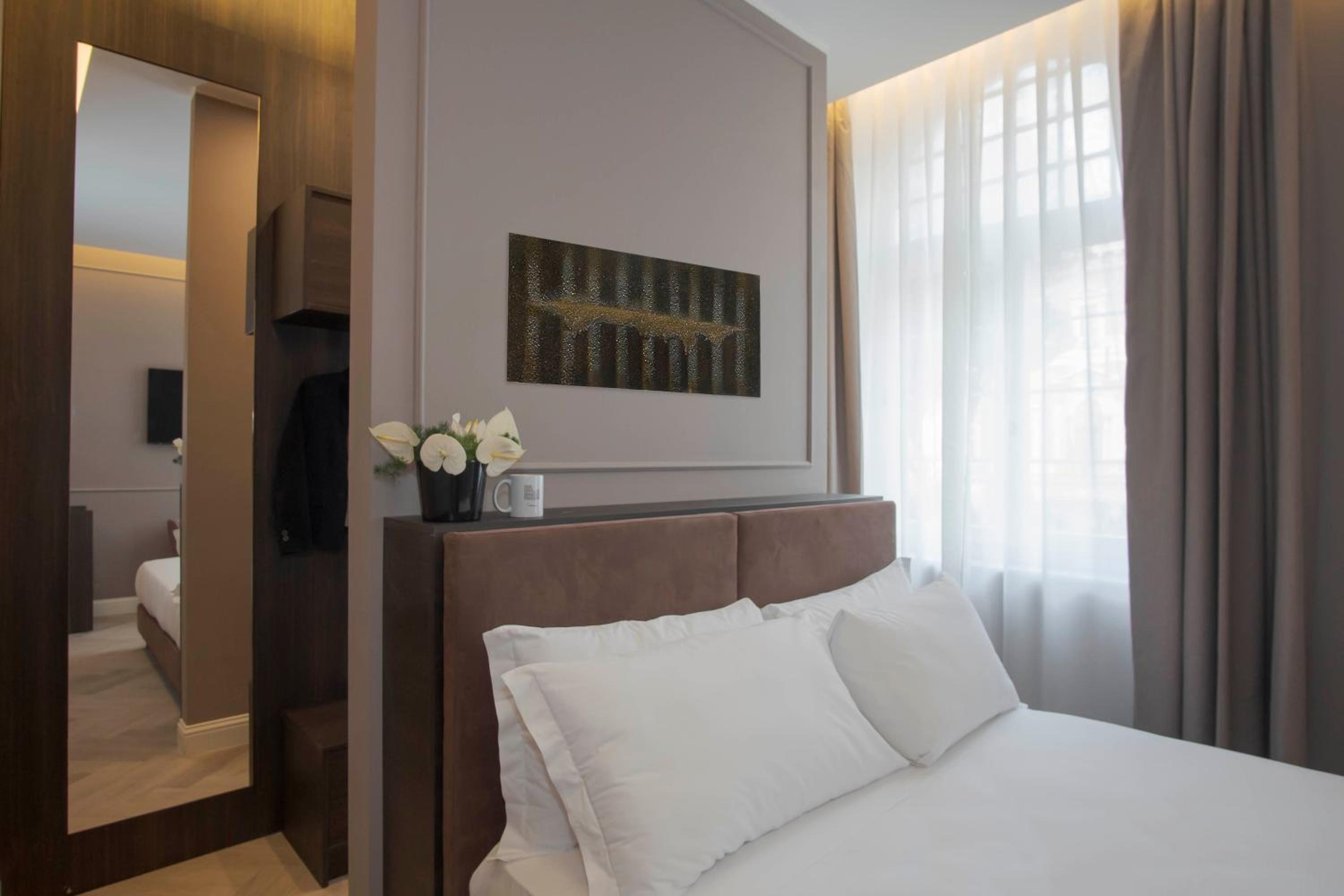 Standard Double Room - Photo 15
