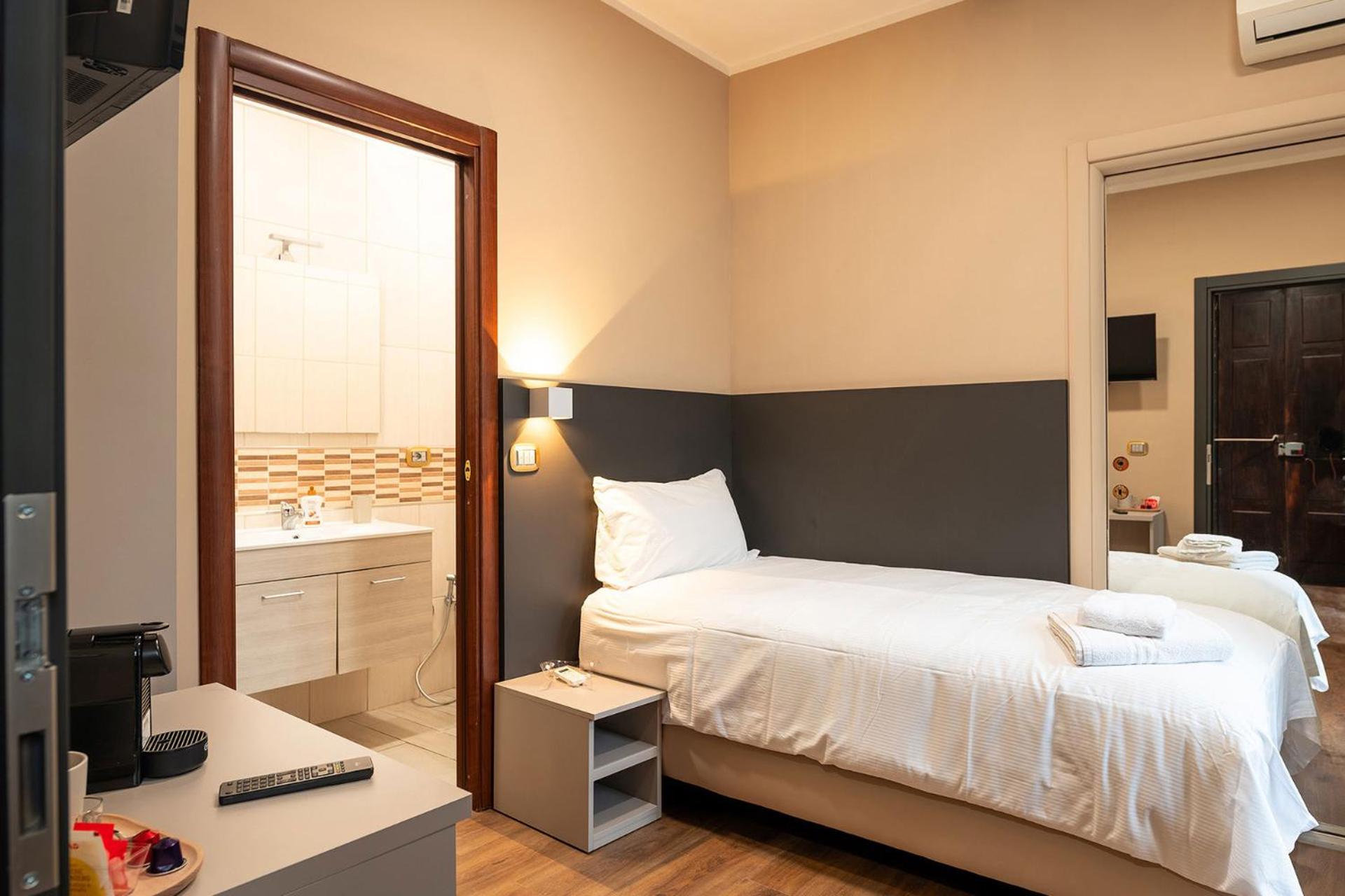 Single Room with Balcony photo 1