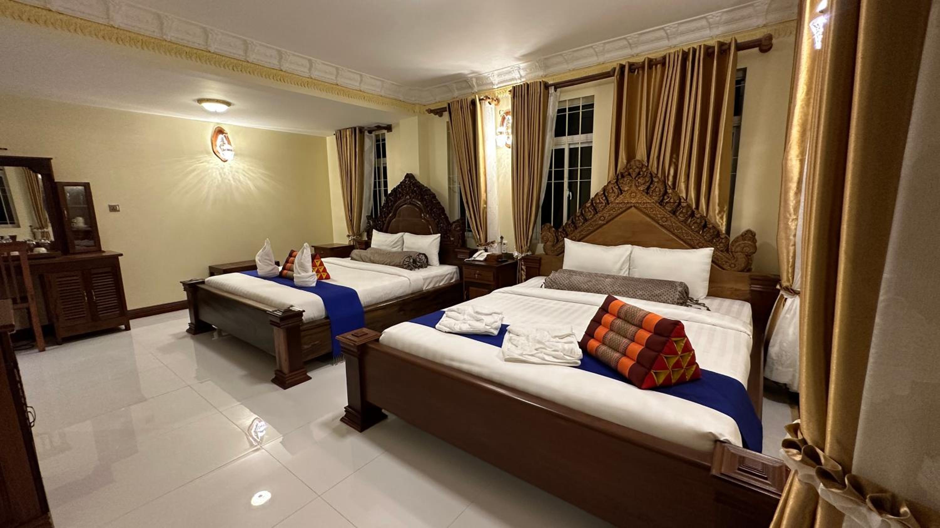 Bronam Suite + Bus station both ways + Laundry + Mini Bar + 1 time meal photo 3