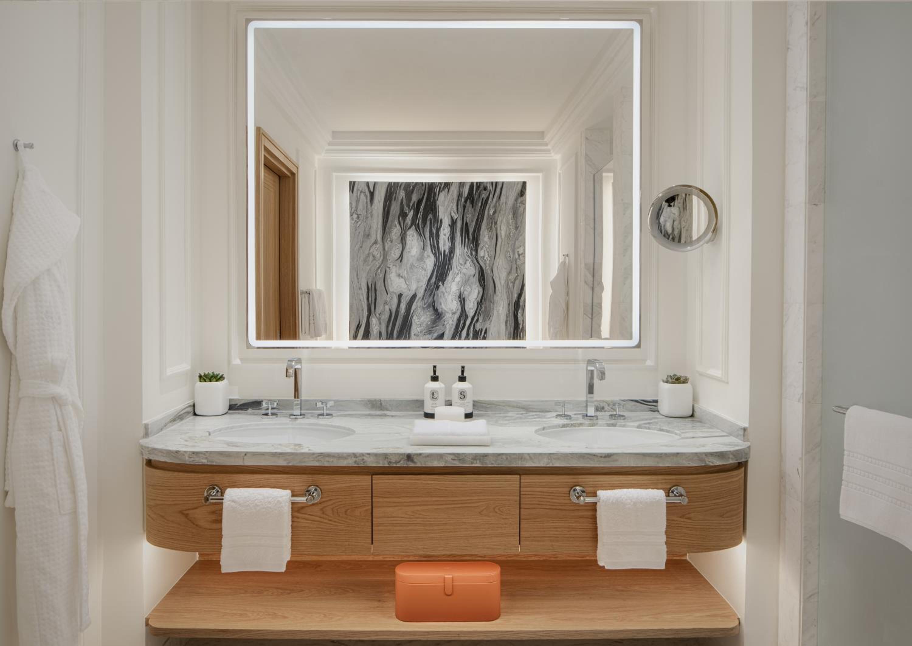 Two Bedroom City View Apartment - Photo 4