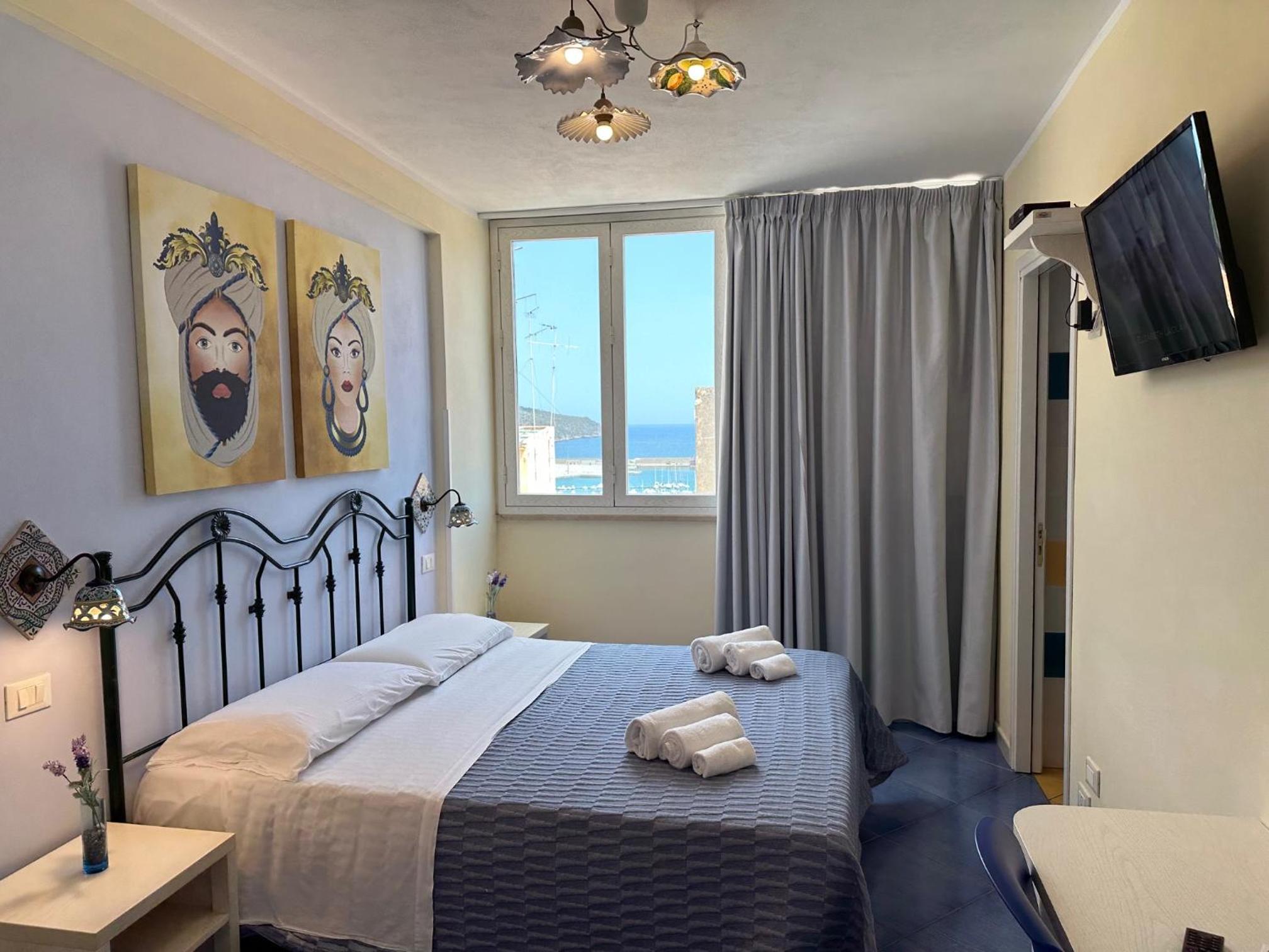 Double or Twin Room photo 2