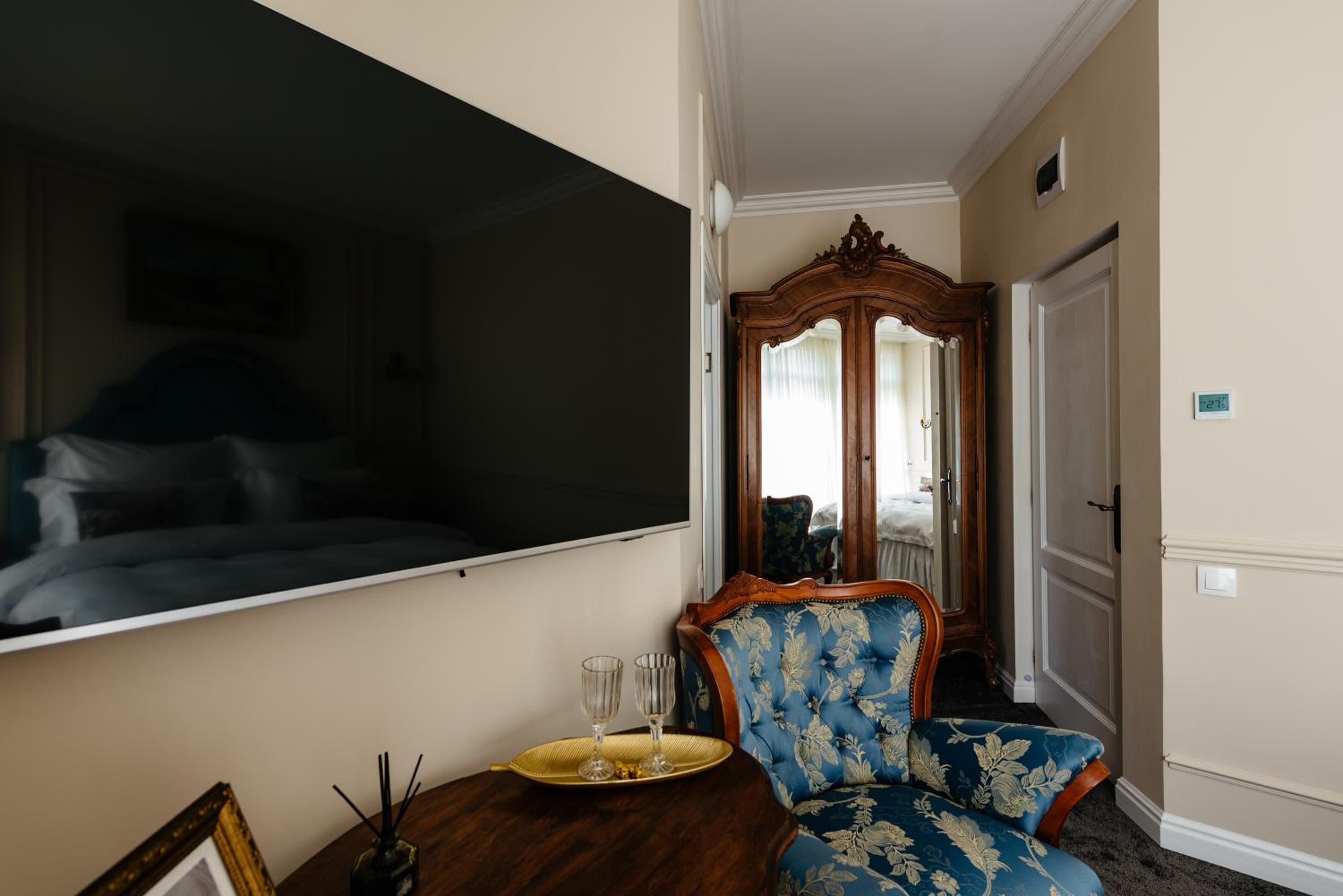 Deluxe Double Room - Photo 10