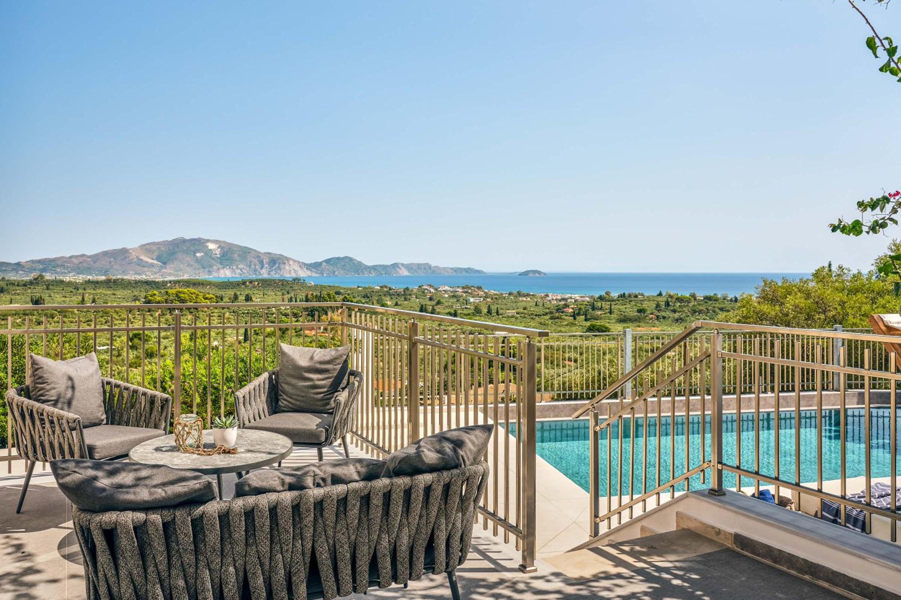Villa photo 2