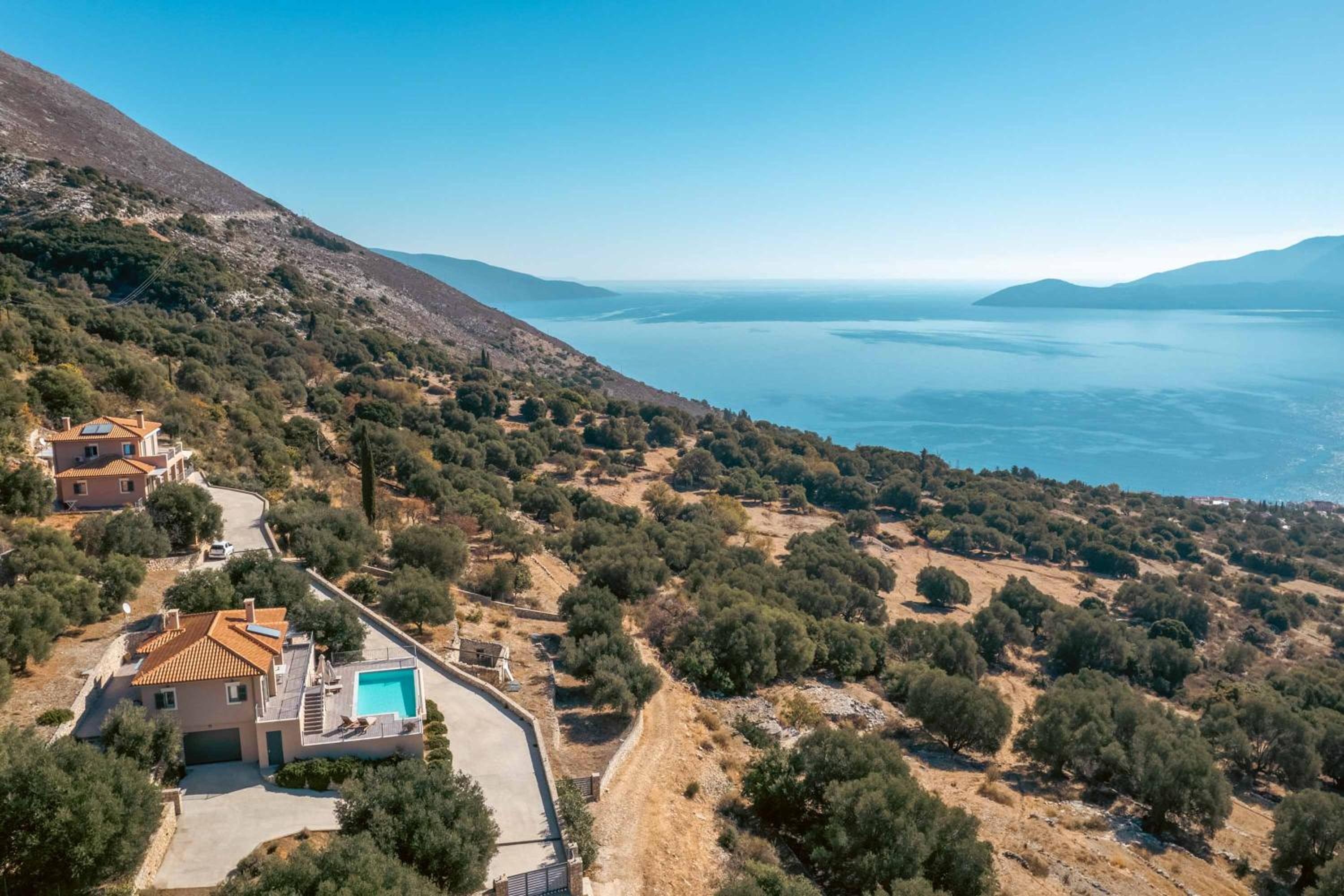 Villa photo 2