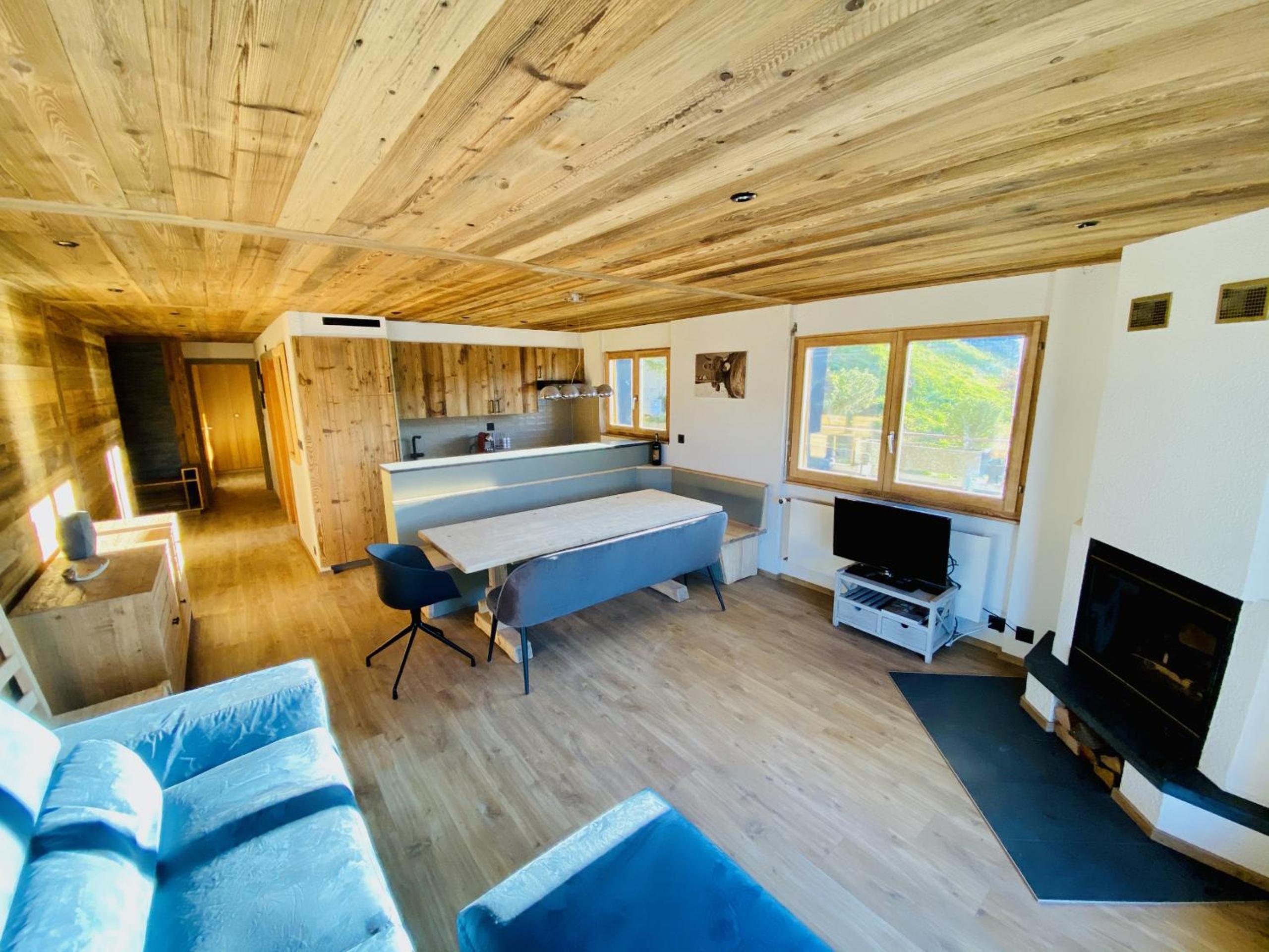 Apartment with Mountain View photo 1