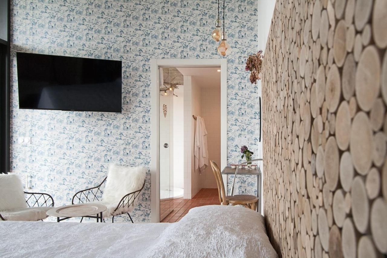 Habitación King con bañera de hidromasaje.