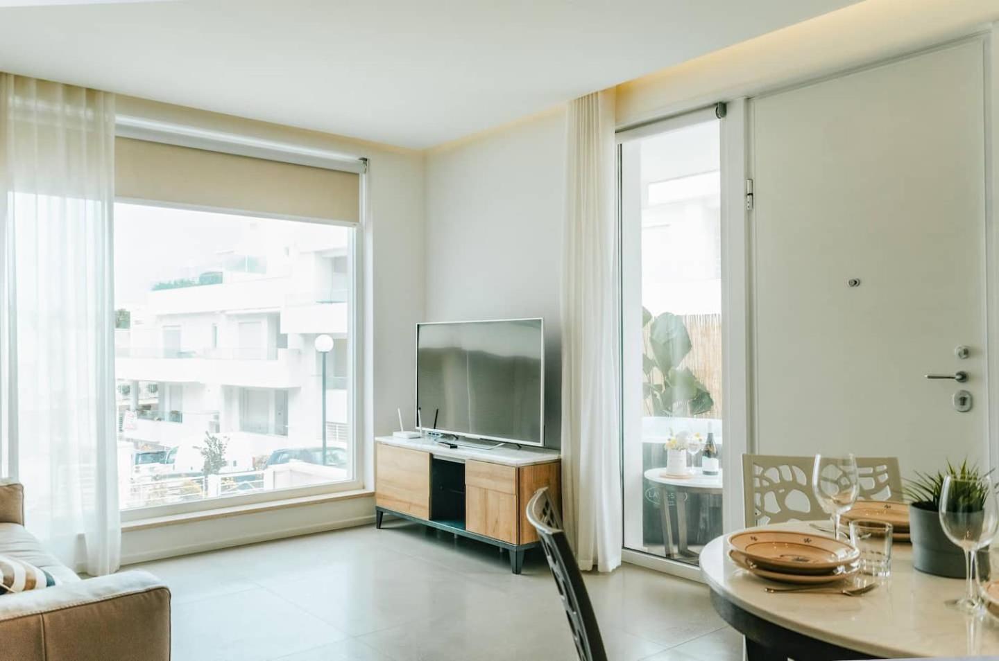 Two-Bedroom Deluxe Apartment with Balcony