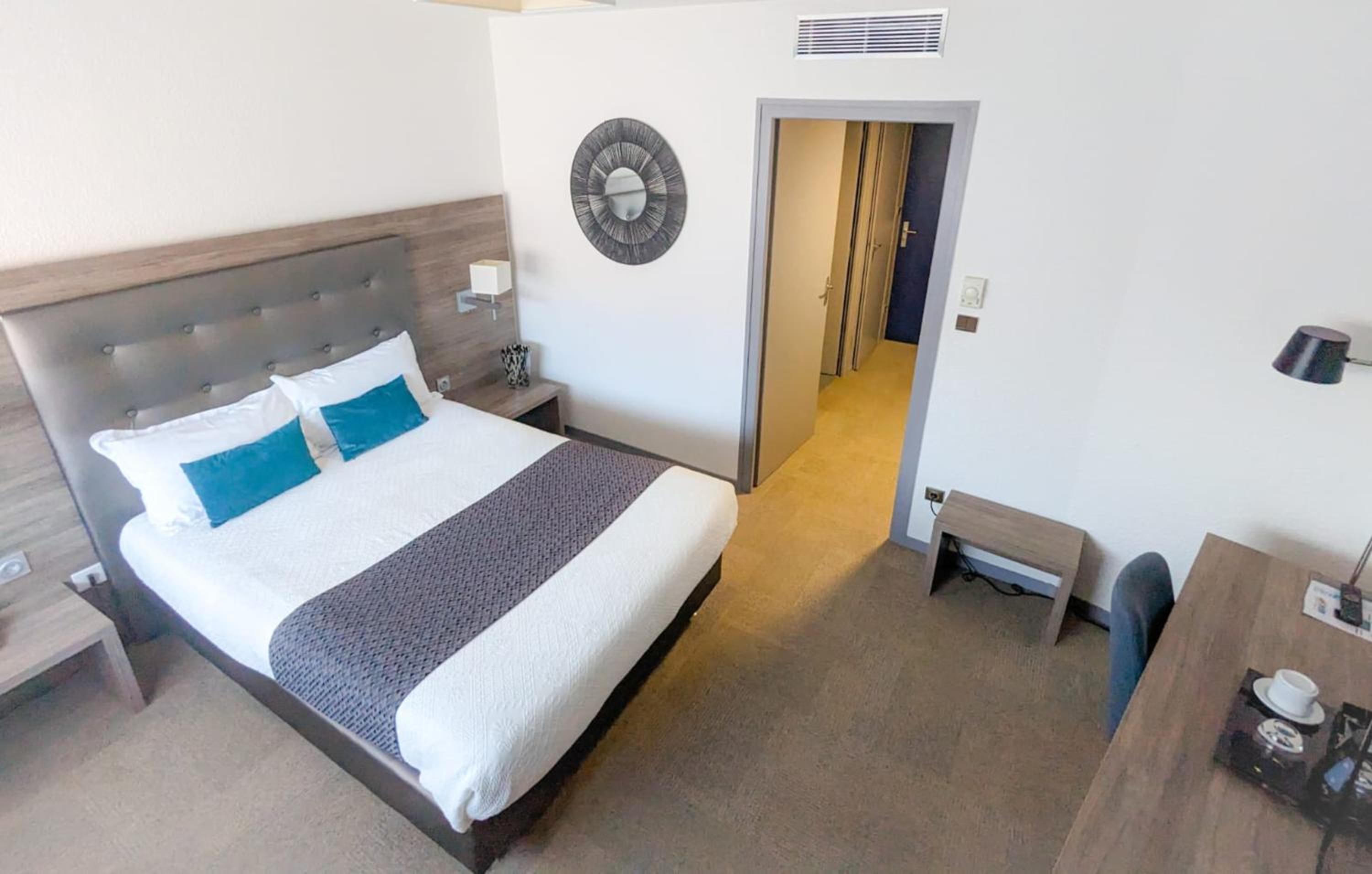 Standard Room 1 Double Bed - Photo 1