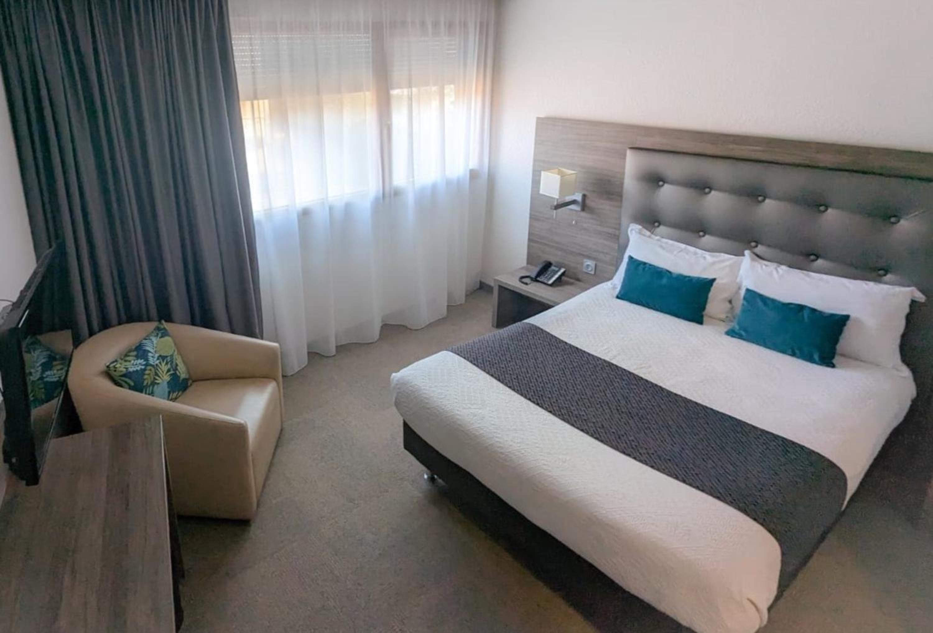 Standard Room 1 Double Bed - Photo 2