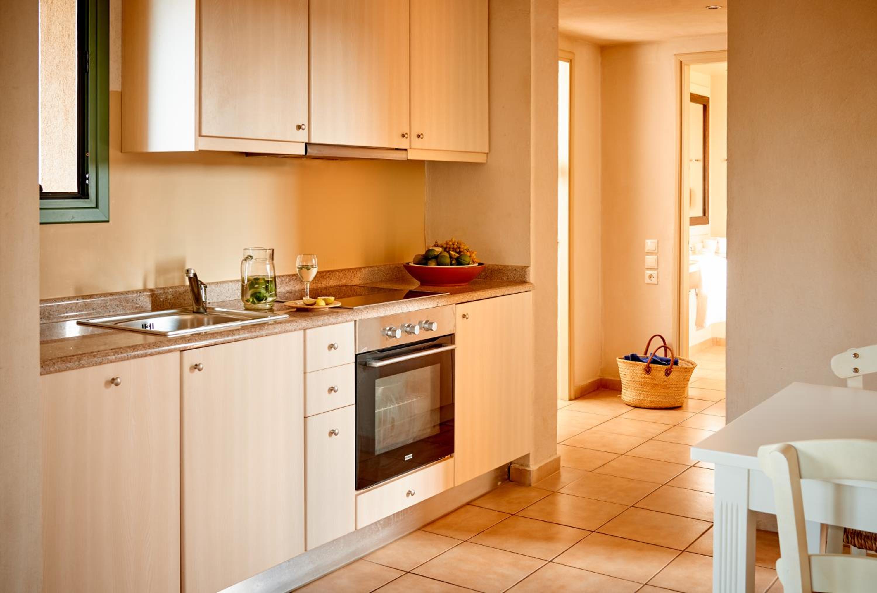 Family Suite with Kitchenette photo 2