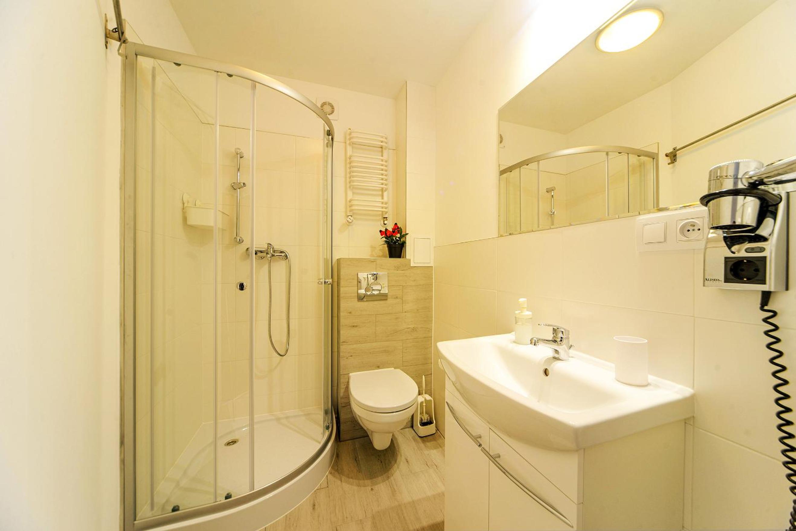 Double or Twin Room - Photo 2