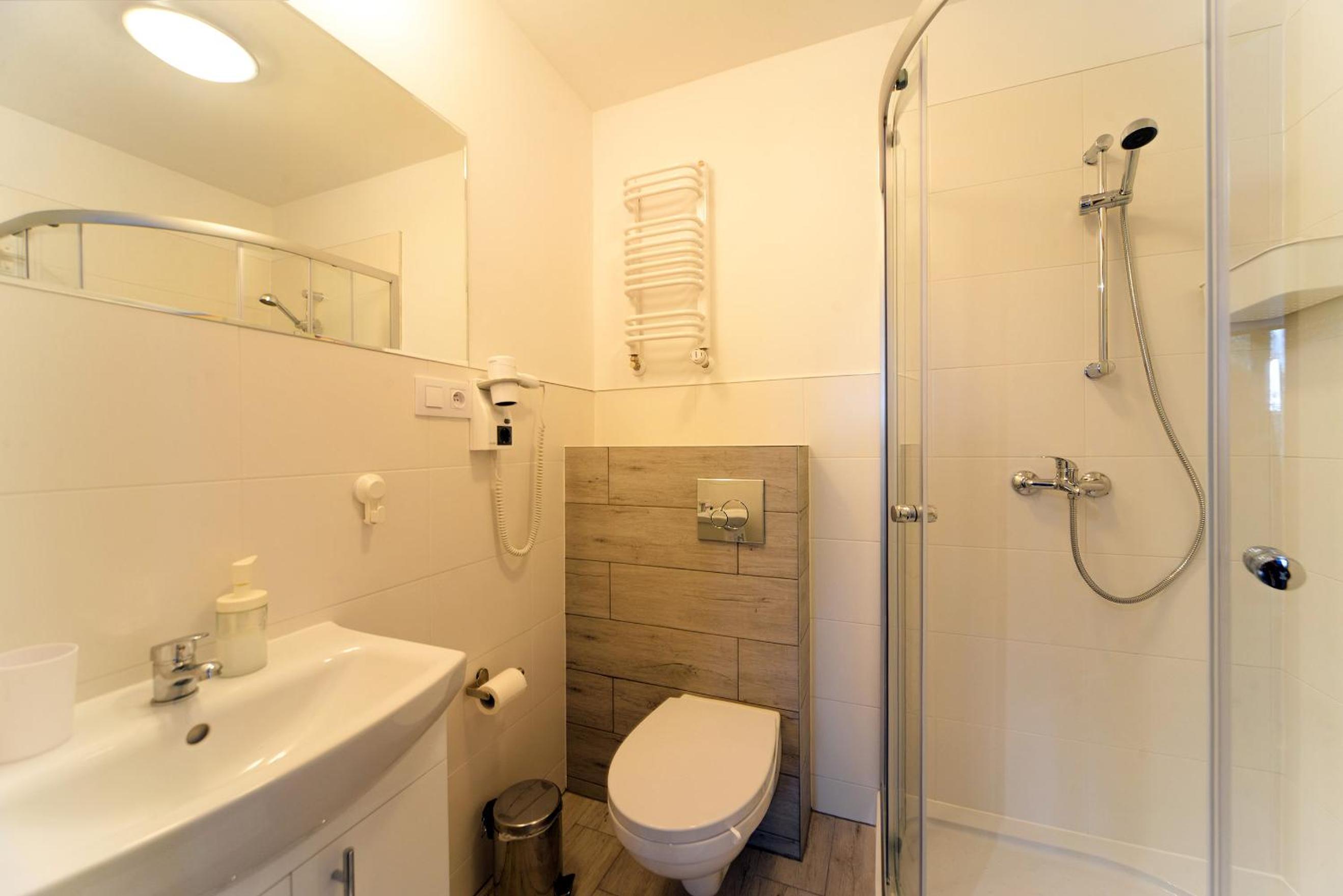Double or Twin Room - Photo 4