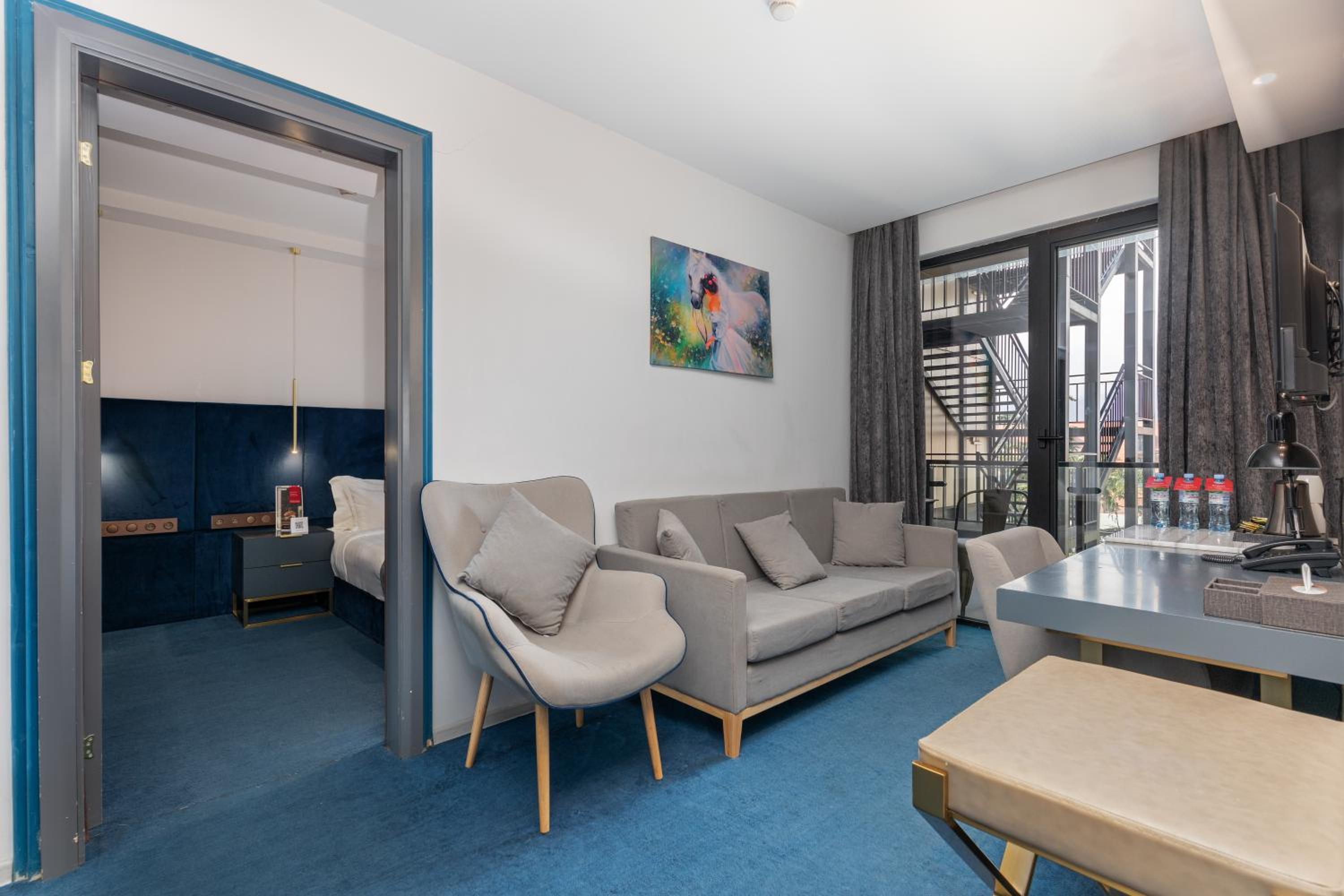 1 King Bed, 1 Twin Bed, Standard Room, Non-Smoking - Photo 2