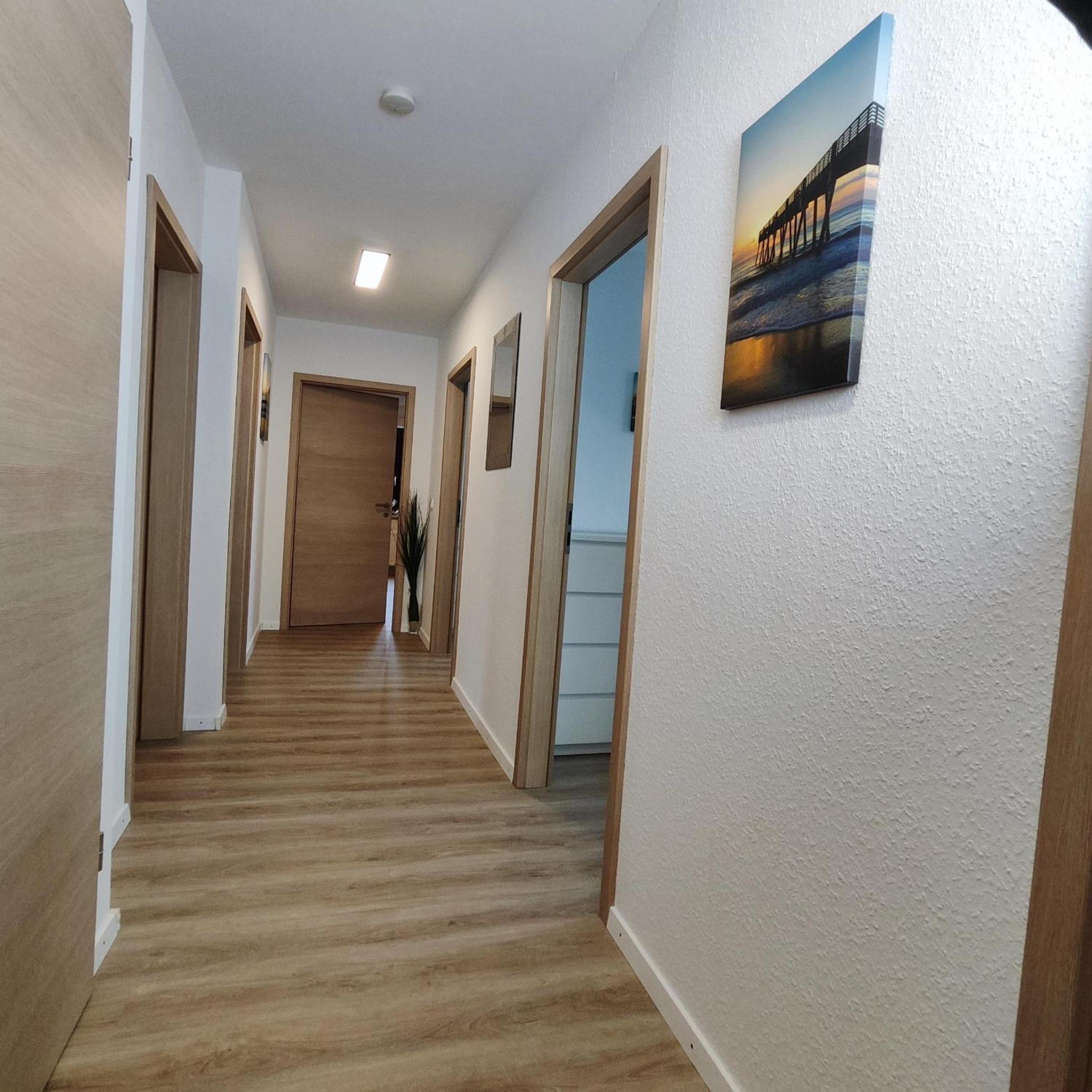 Three-Bedroom Apartment with Shower photo 3