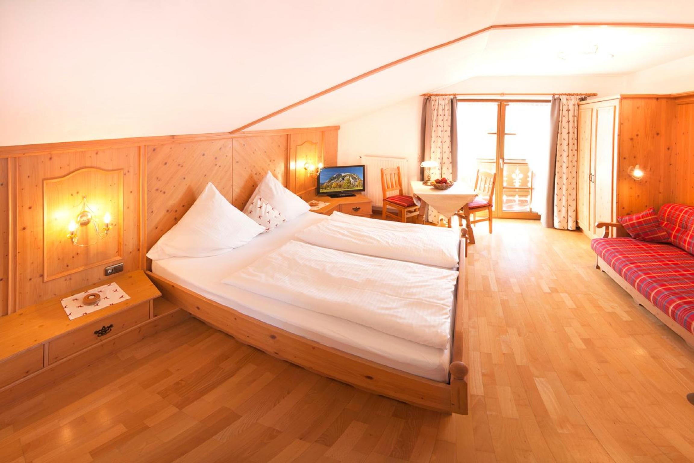 Attic Apartment 5 photo 1