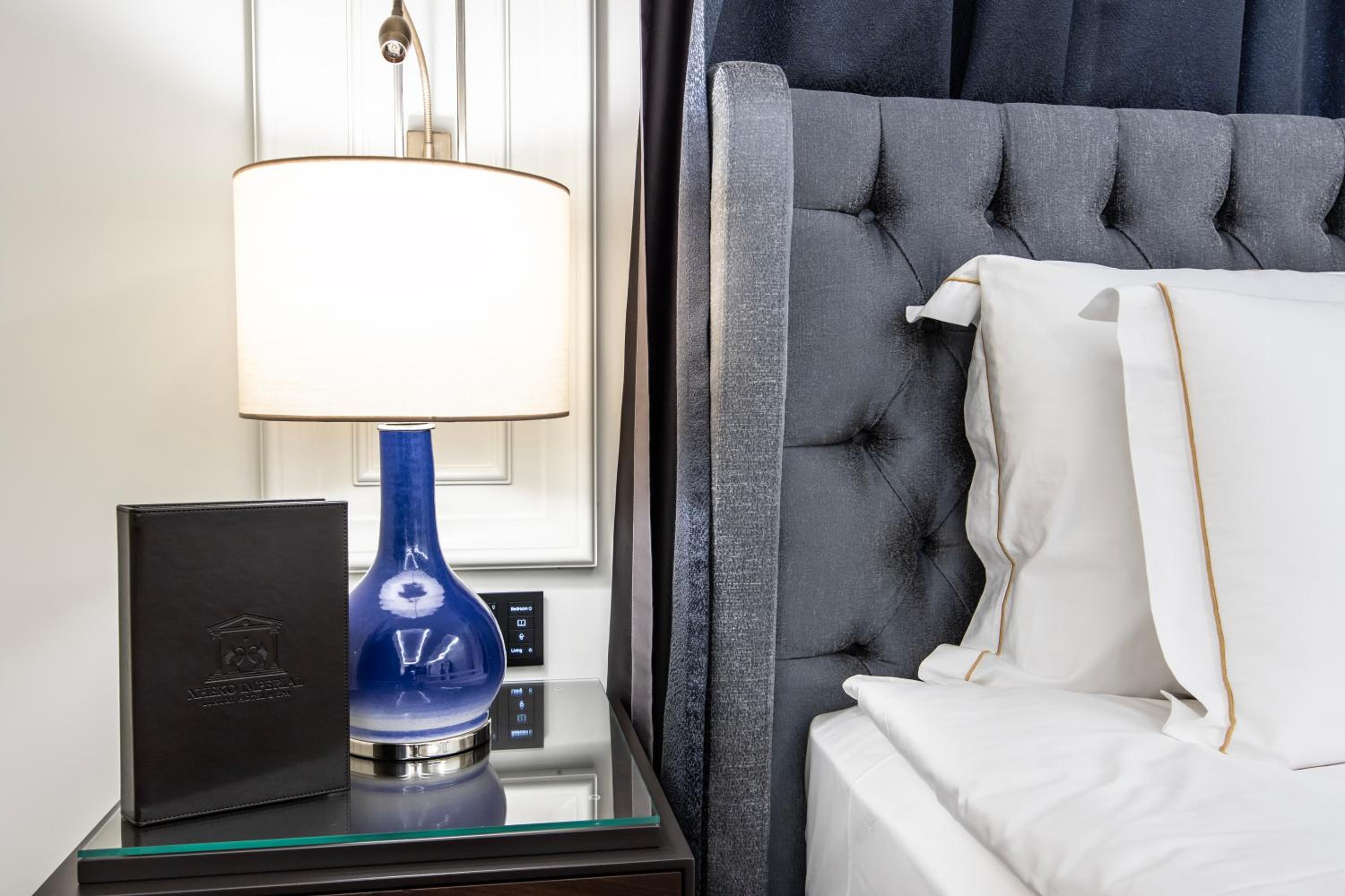 Premier King Suite with City View photo 3