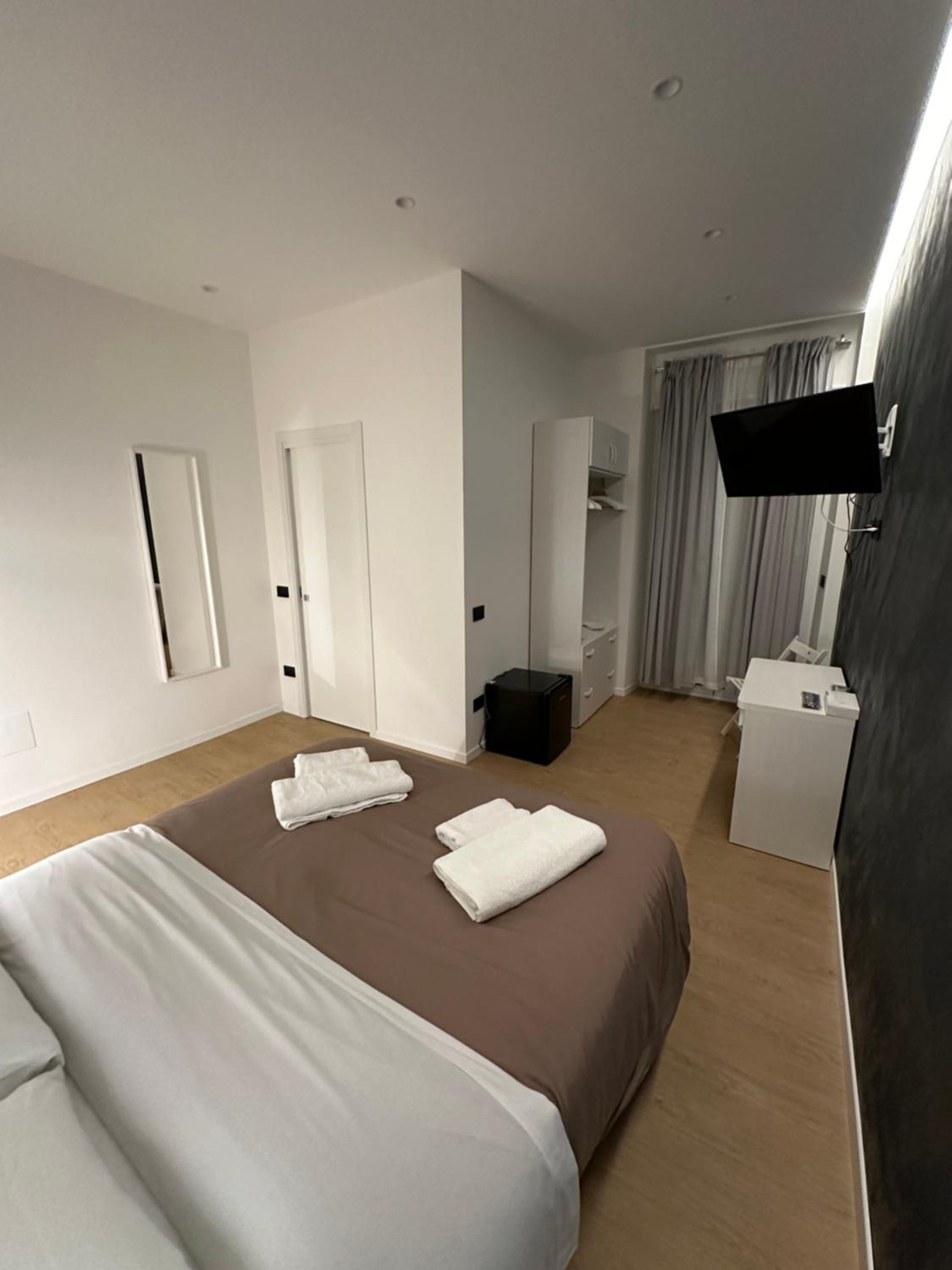 Deluxe Double Room with Balcony photo 3