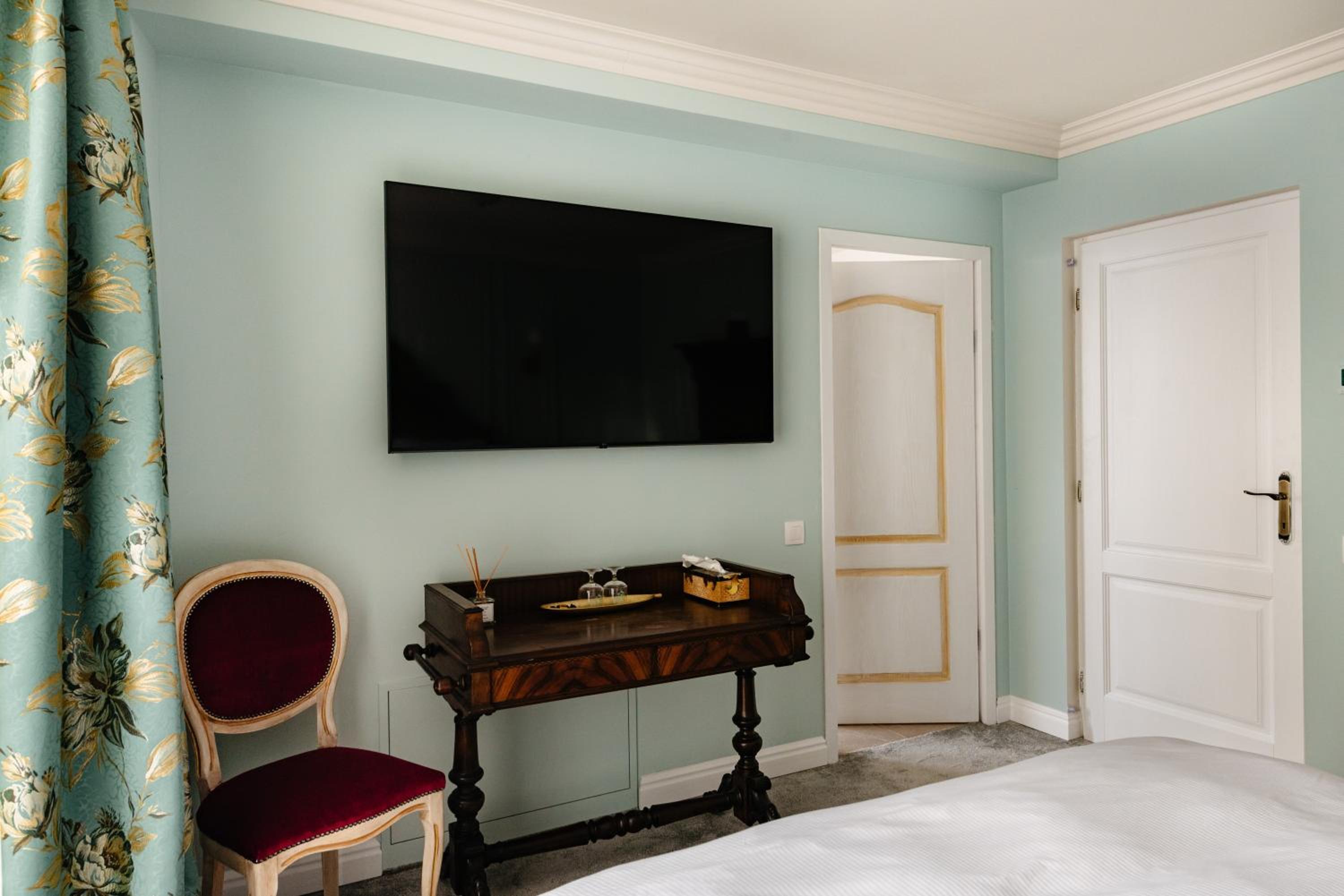 Deluxe Double Room - Photo 18