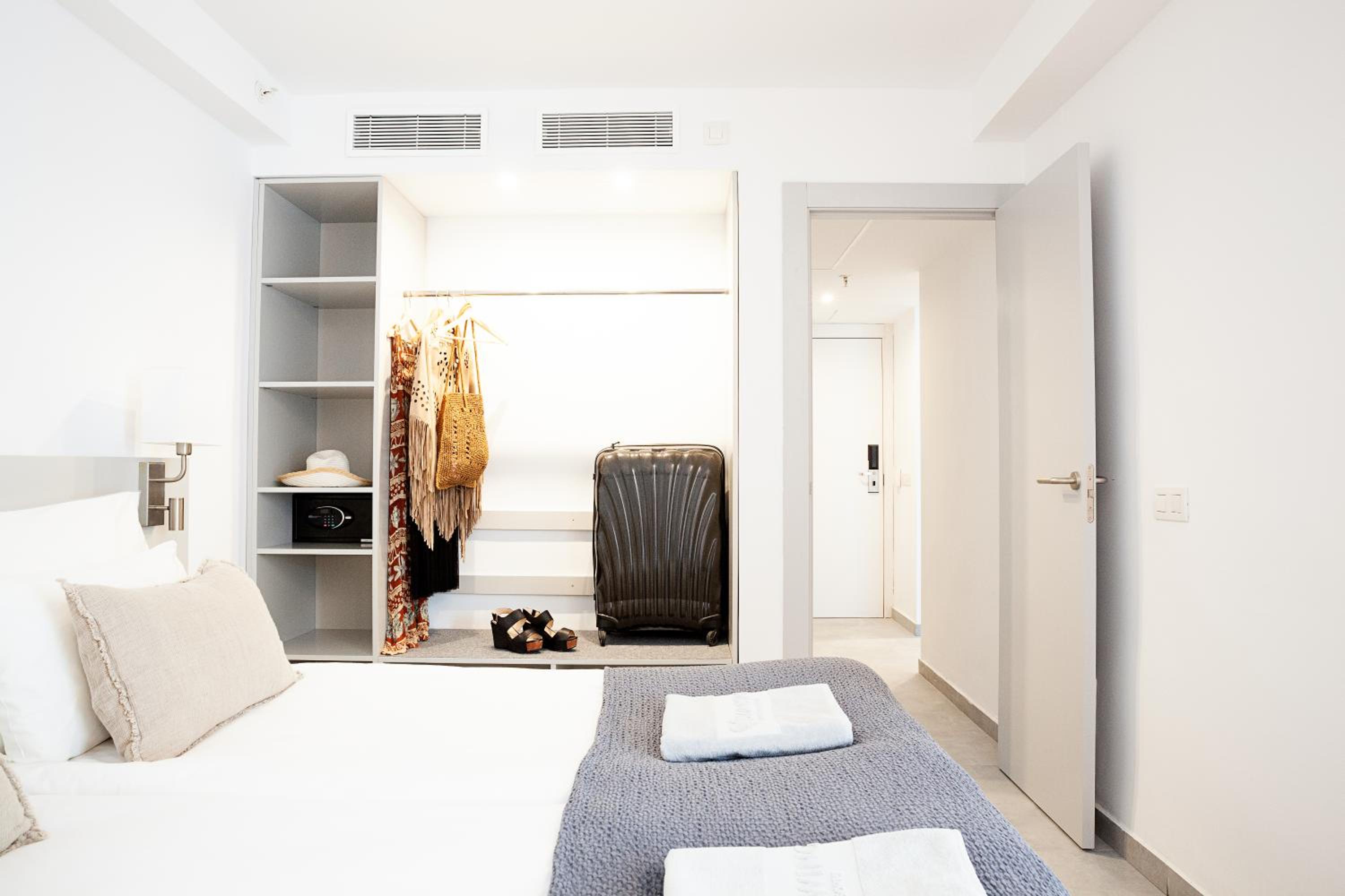 One-Bedroom Apartment with Balcony