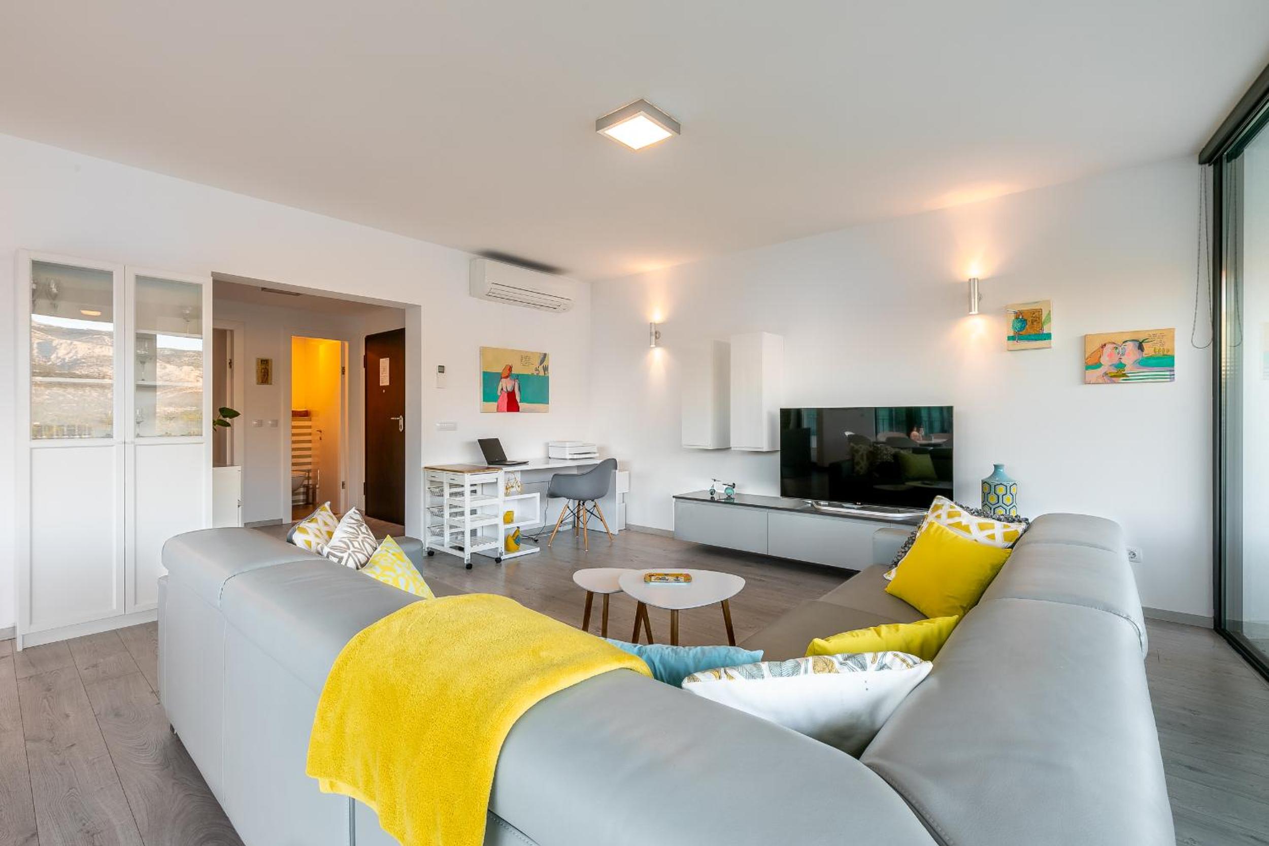 Three-Bedroom Apartment with Sea View photo 1