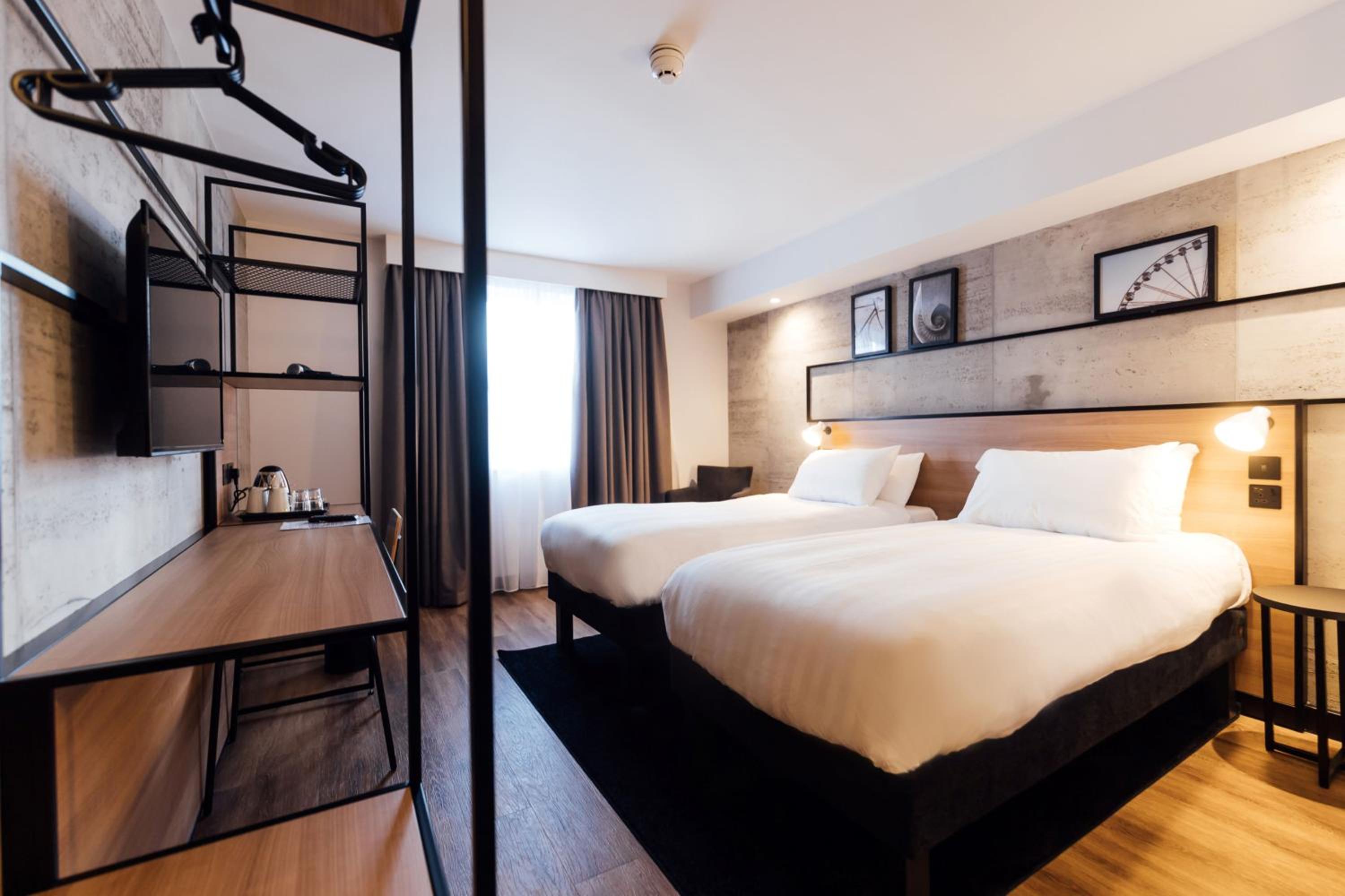 Accessible Twin Room - Photo 2