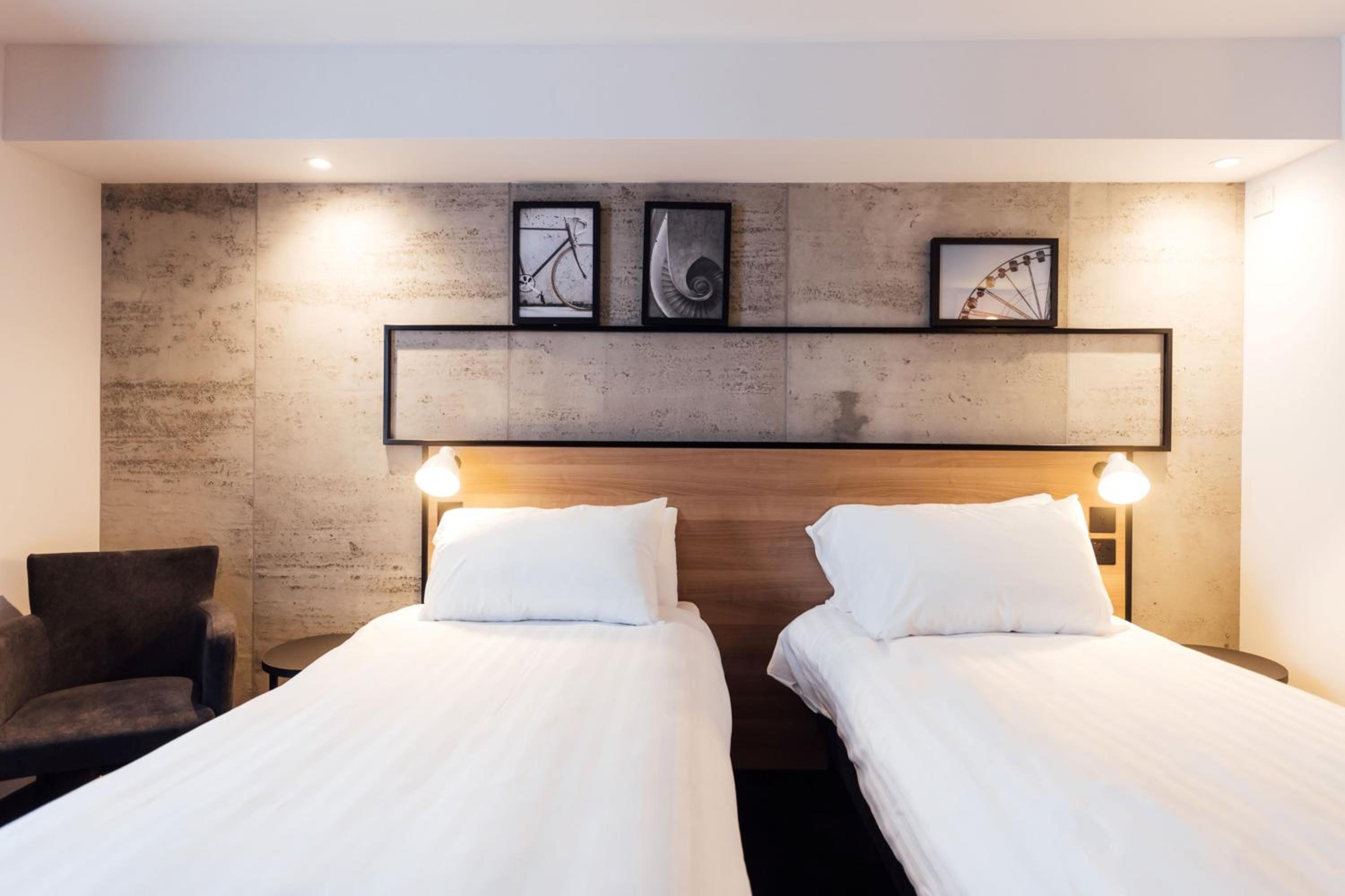 Accessible Twin Room - Photo 7