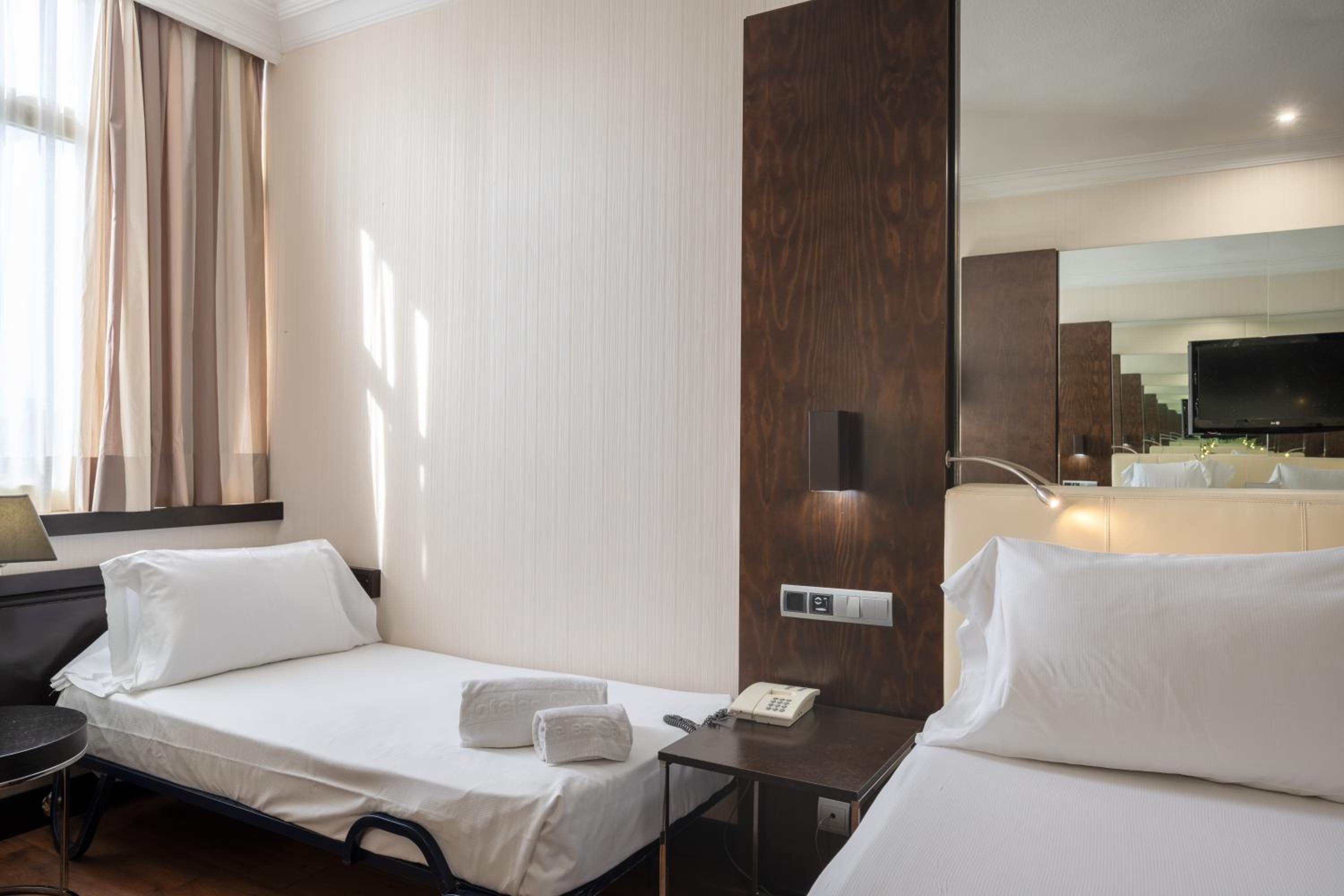 Triple Room (3 Adults) - Photo 2