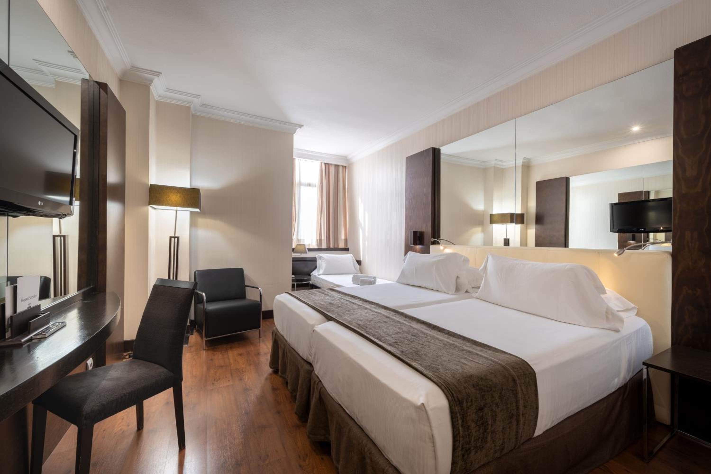 Triple Room (3 Adults) - Photo 3