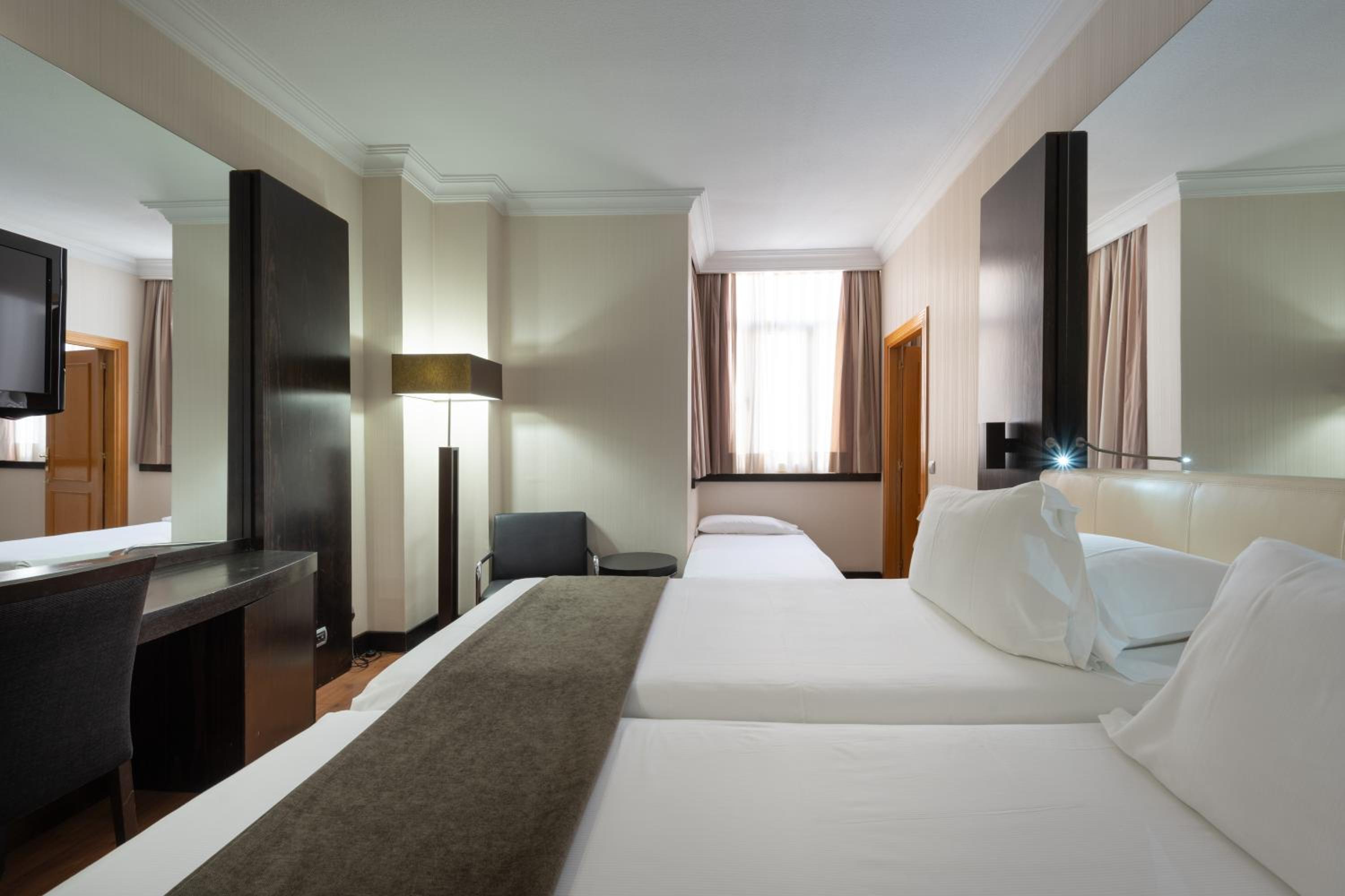 Triple Room (3 Adults) - Photo 5