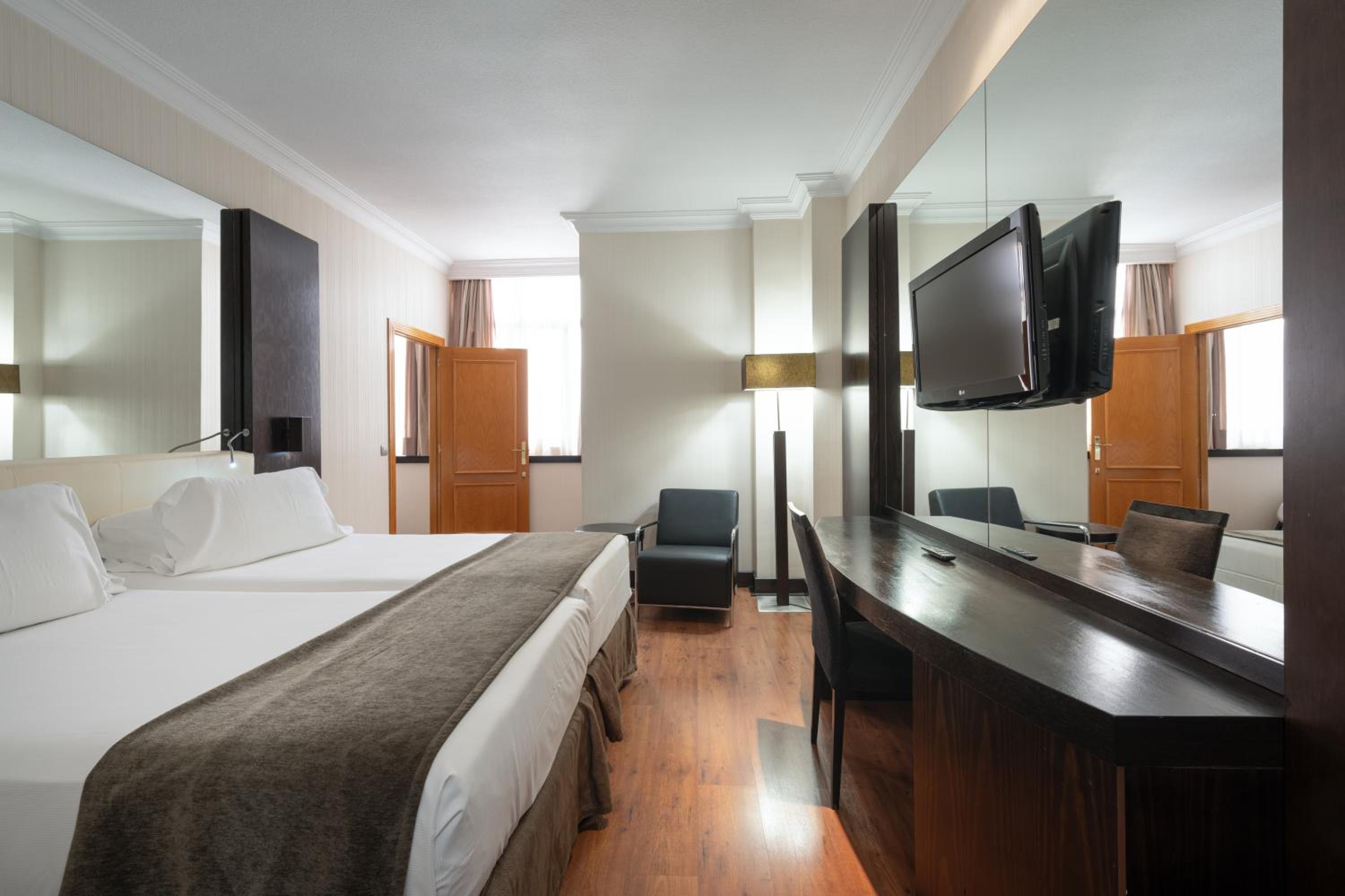 Quintuple Room (2 adults + 3 children) photo 2