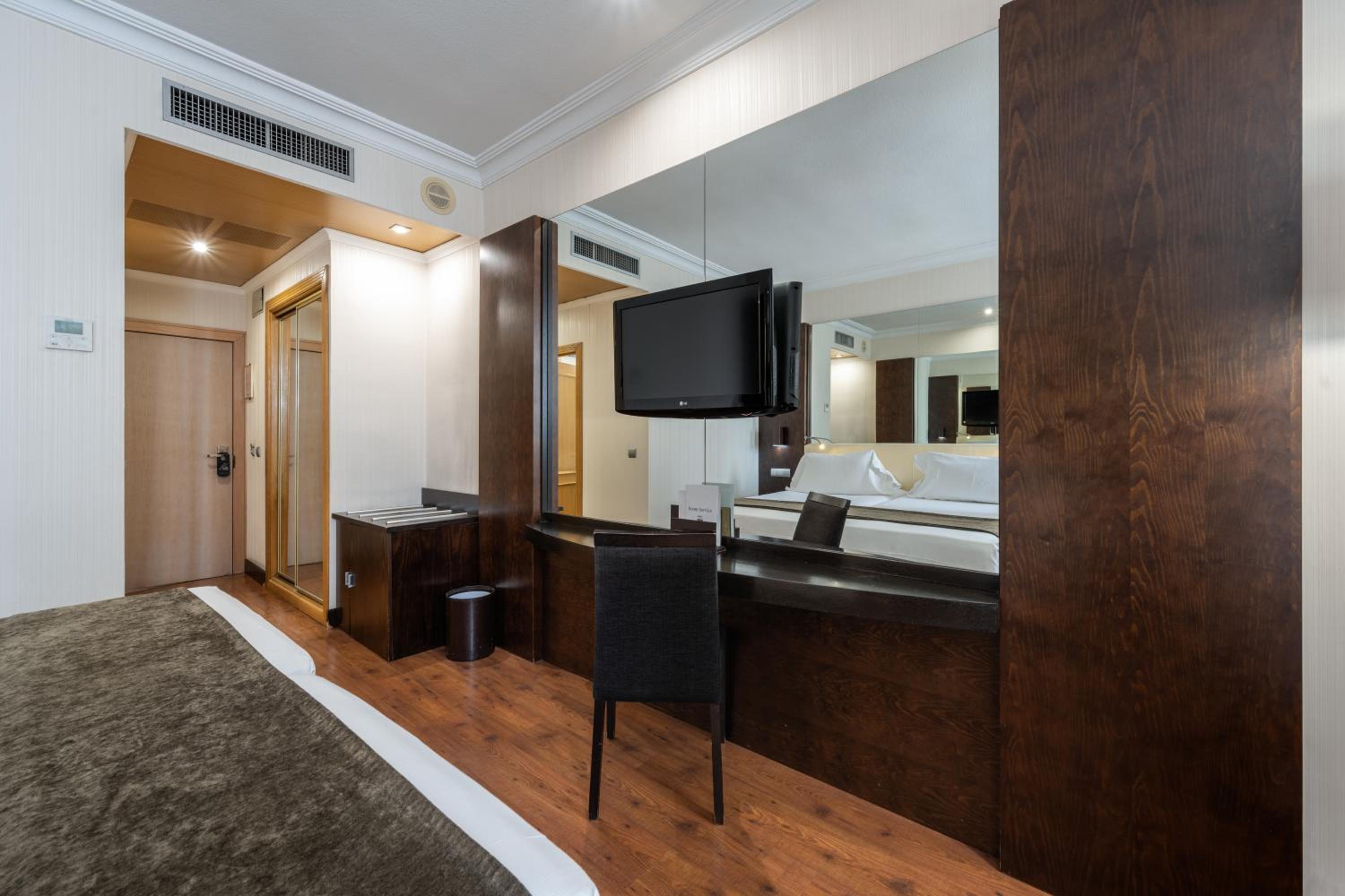 Double or Twin Room - Photo 2