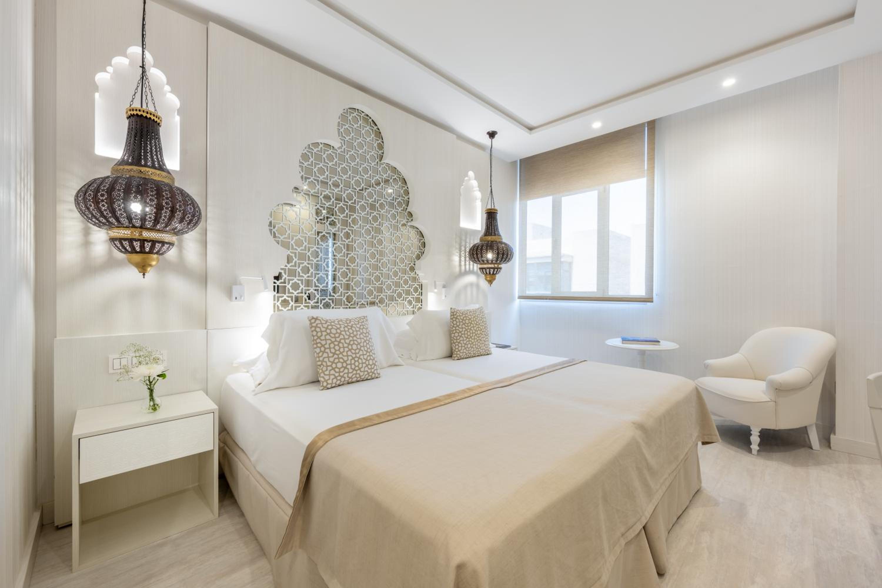 Deluxe Double Room - Photo 16