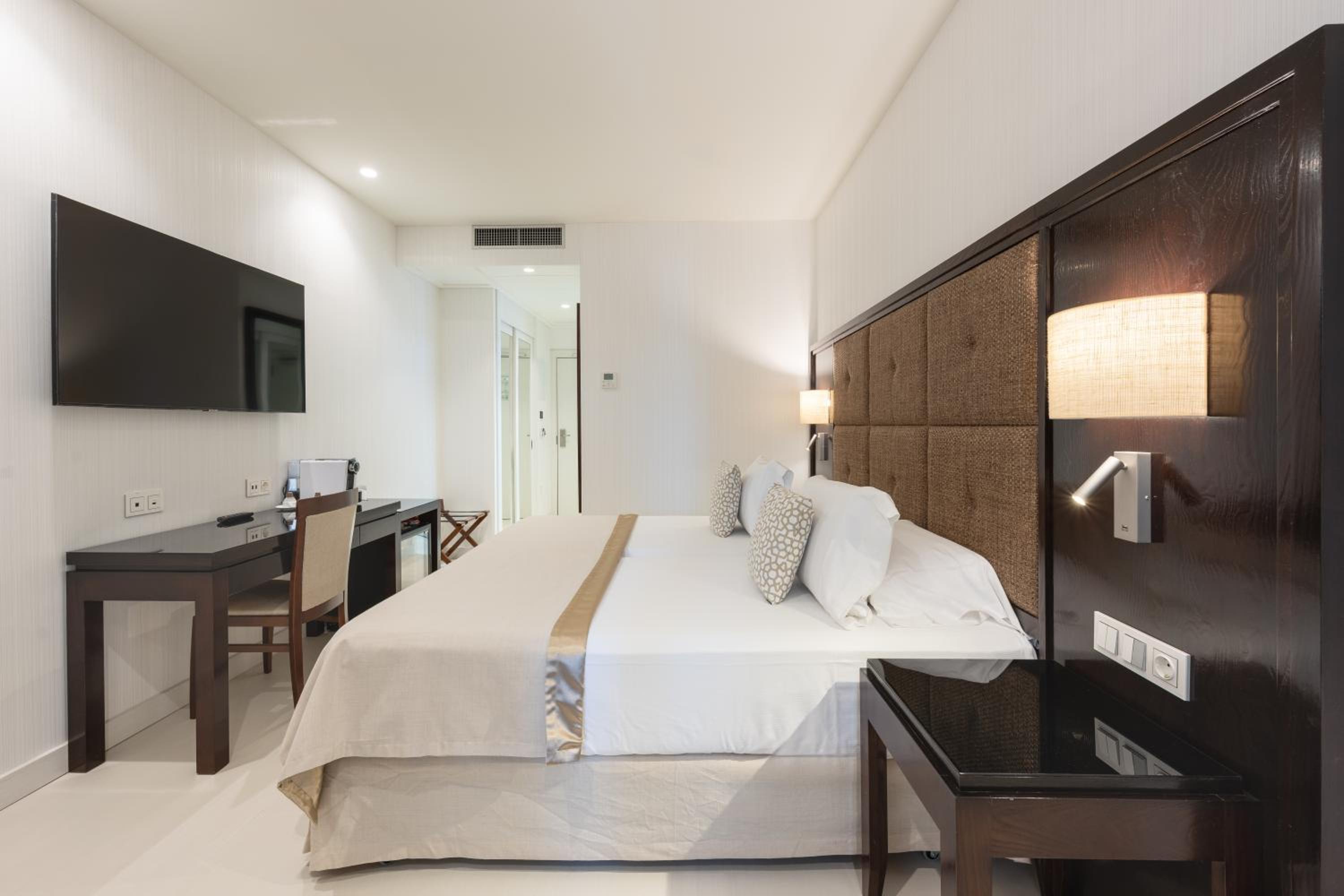 Executive Room - Photo 6