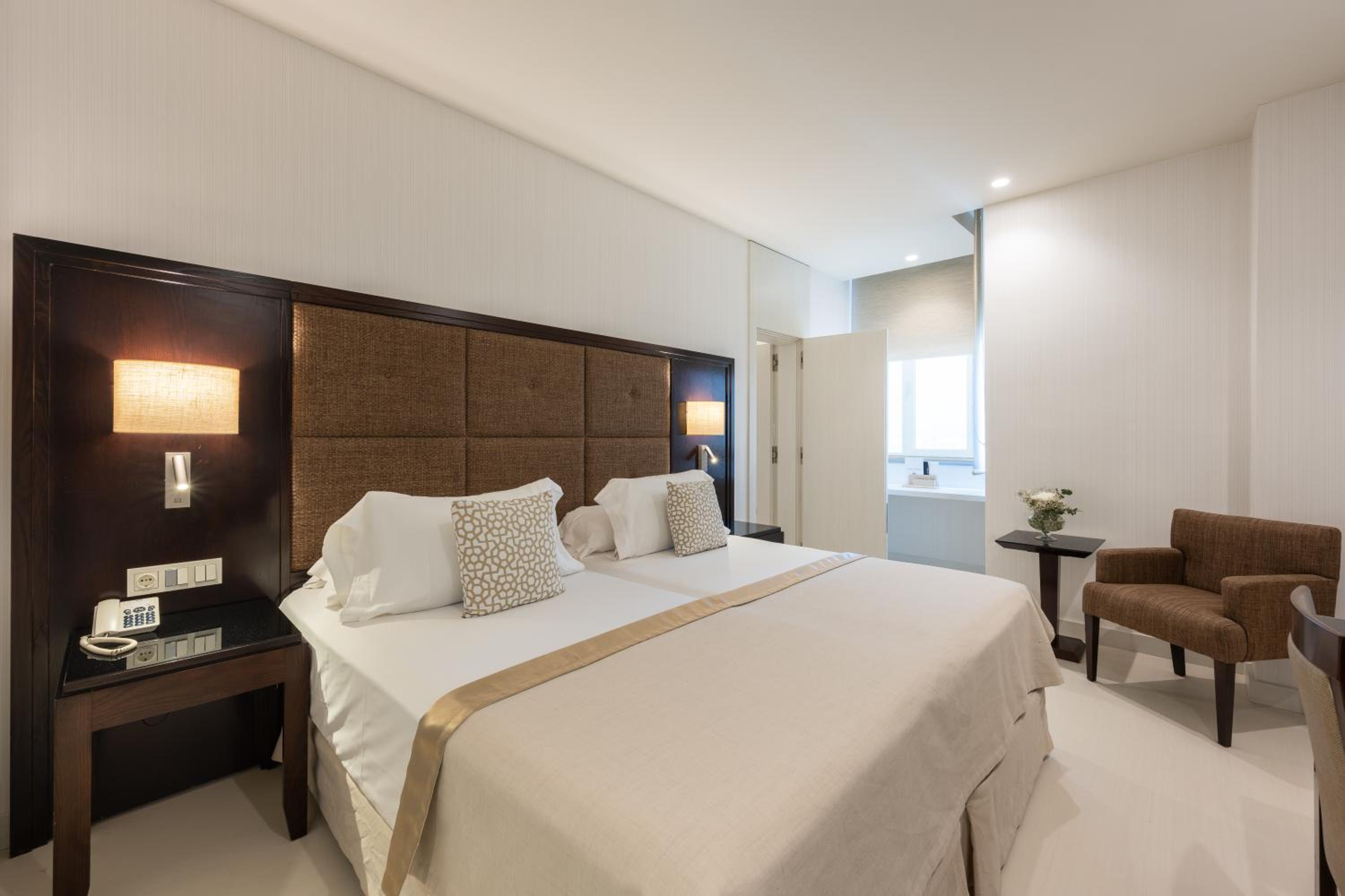 Executive Room - Photo 7