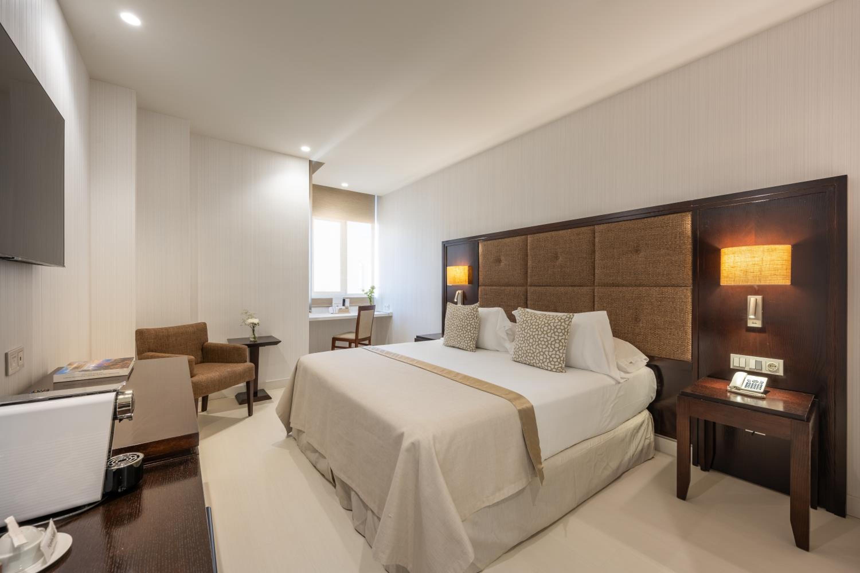 Executive Room - Photo 5